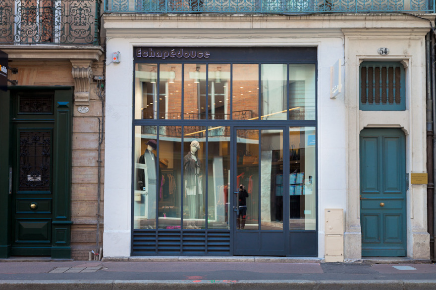 优雅“化妆间”概念,突显女性奢华品味的店铺设计-3