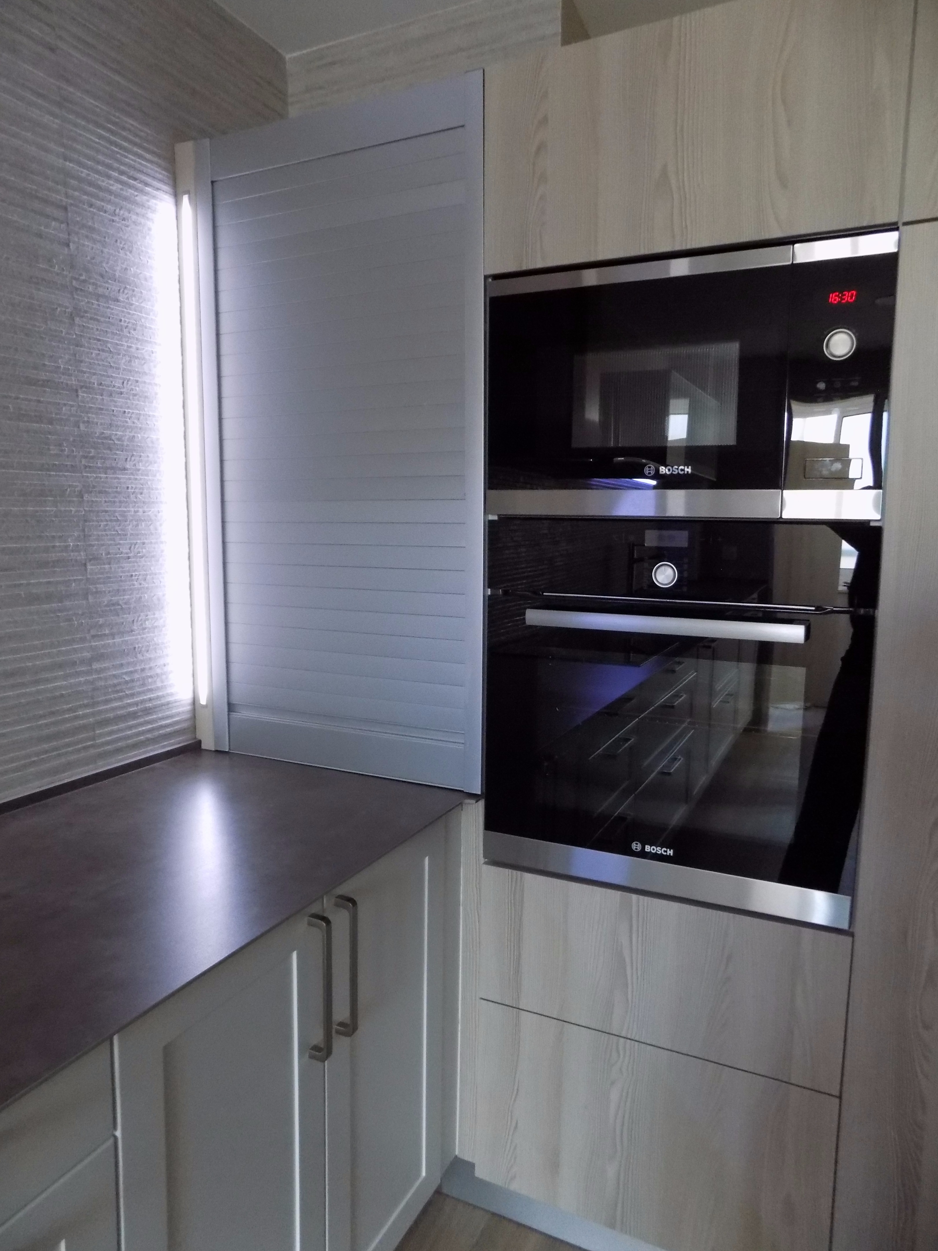 现代复古厨房，工业风与早餐文化的完美融合-30