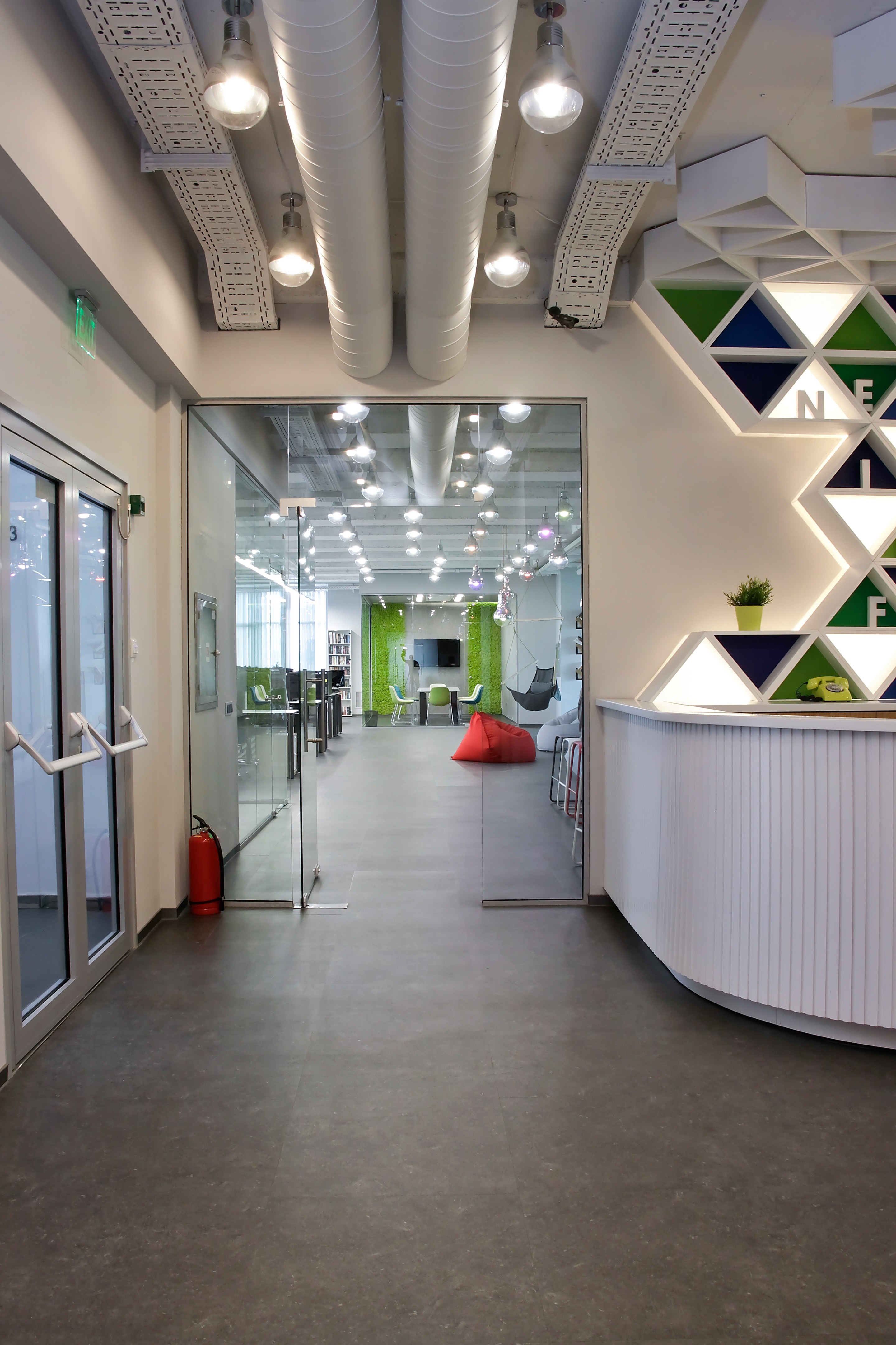 融合科技与复古的现代办公室设计-2