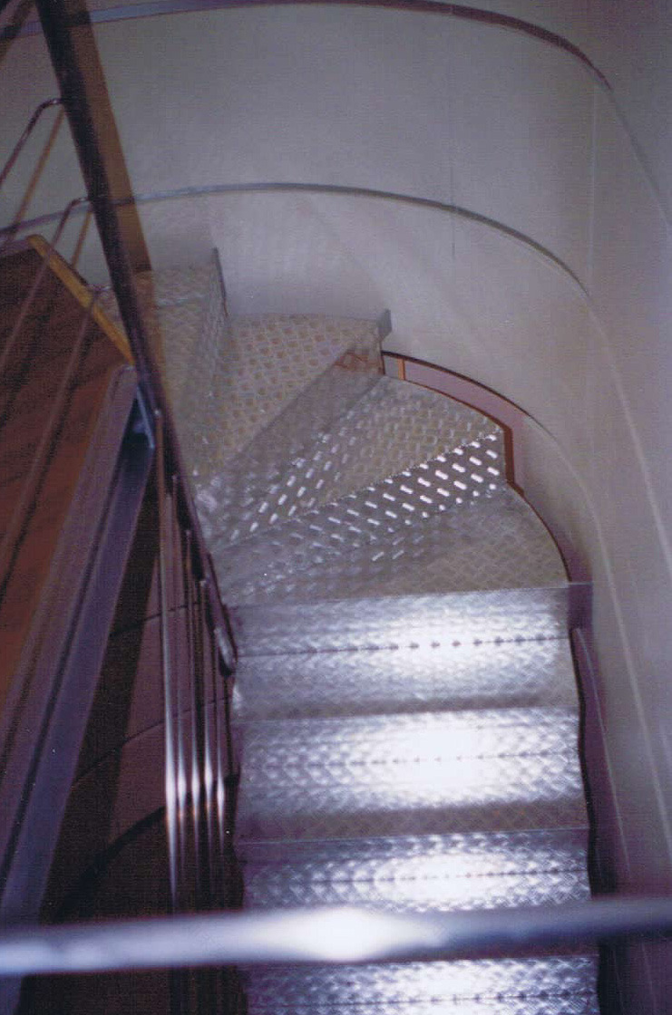 Gianni Bravo 精品店 | 钢铁与石材的对话-9