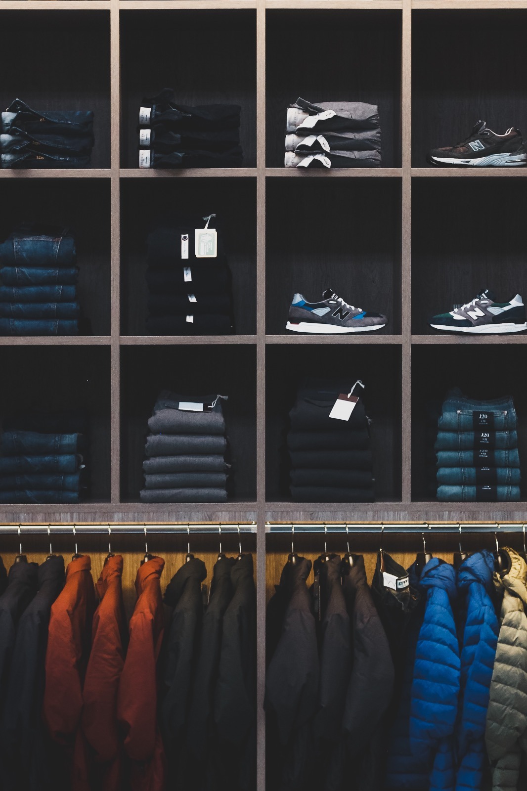 废弃工业建筑的时尚变身——Ghelfi 服装店室内设计-17