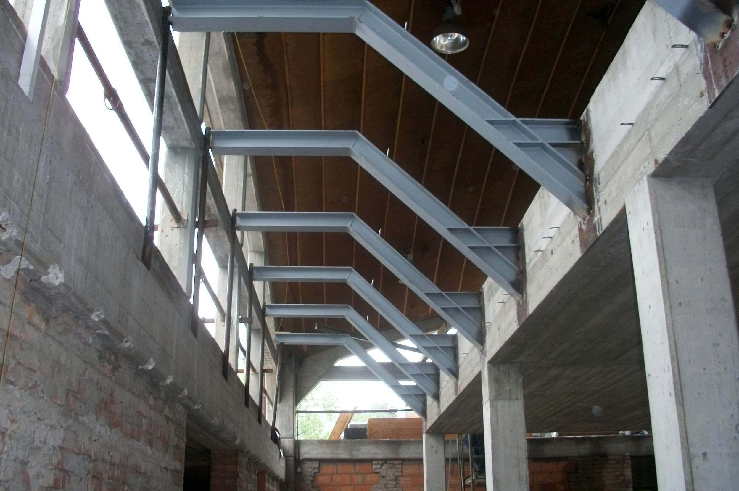 2011 年建设的多功能文化中心——O.S.E.A-19