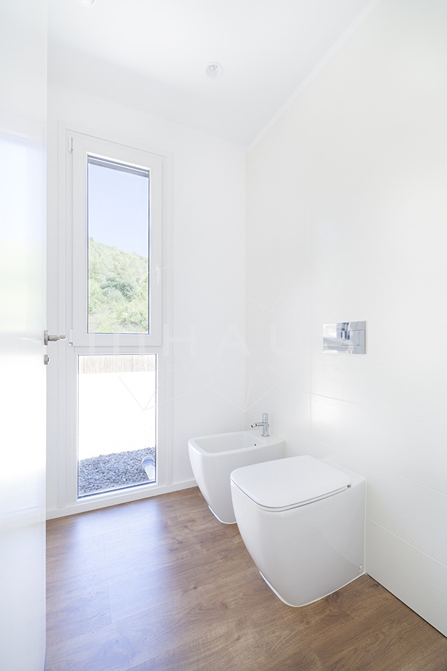 巴塞罗那简约现代模块化别墅-3