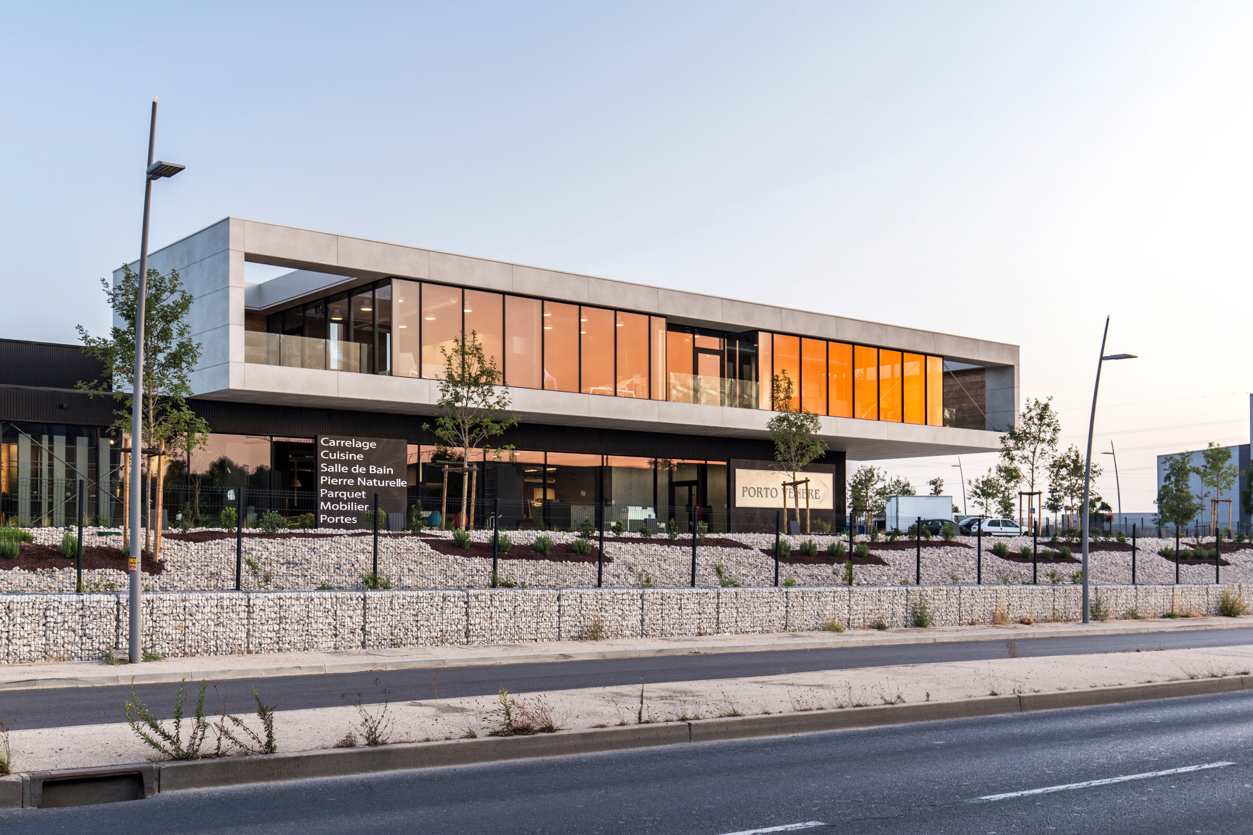 意式简约风 玻璃展示空间-11