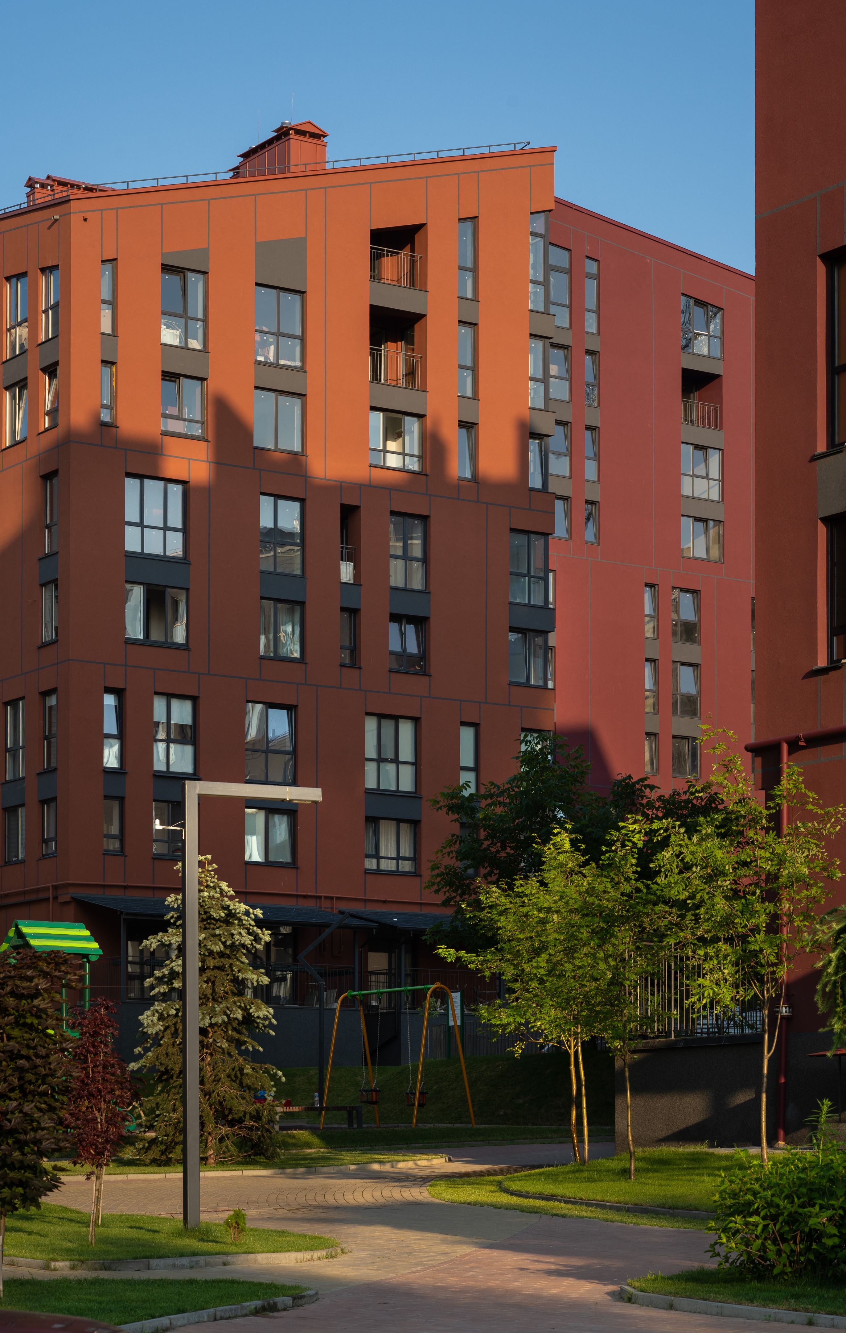 动态光谱住宅 | 斜屋顶的创意表达-23