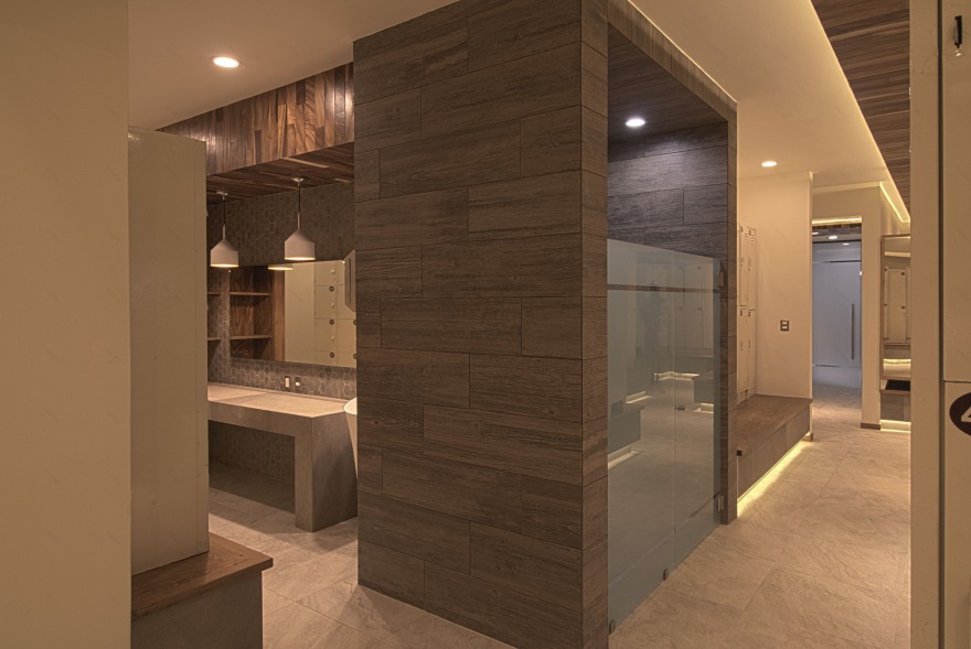 墨西哥乡村俱乐部拉斯·乌尔塔斯浴室和更衣室翻新-18