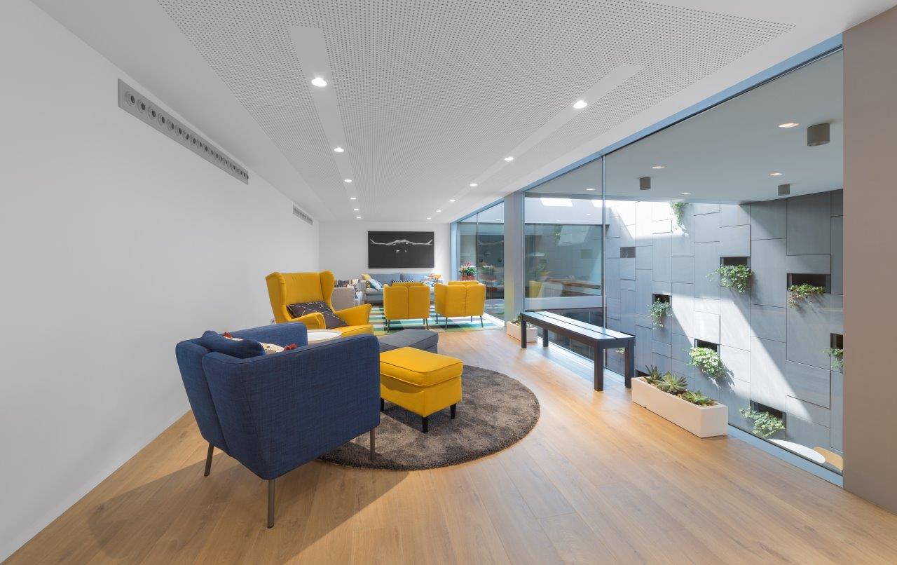 西班牙 AUTIS 公司总部,现代工业风室内设计-14