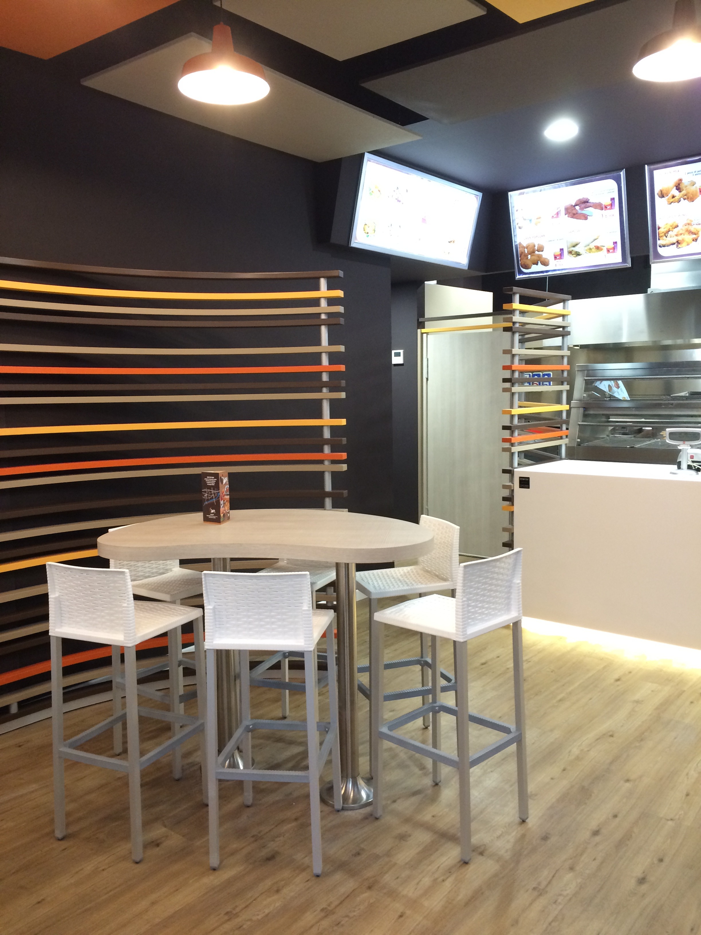 2016 年完成的 MAIR 快餐店室内设计案例-1