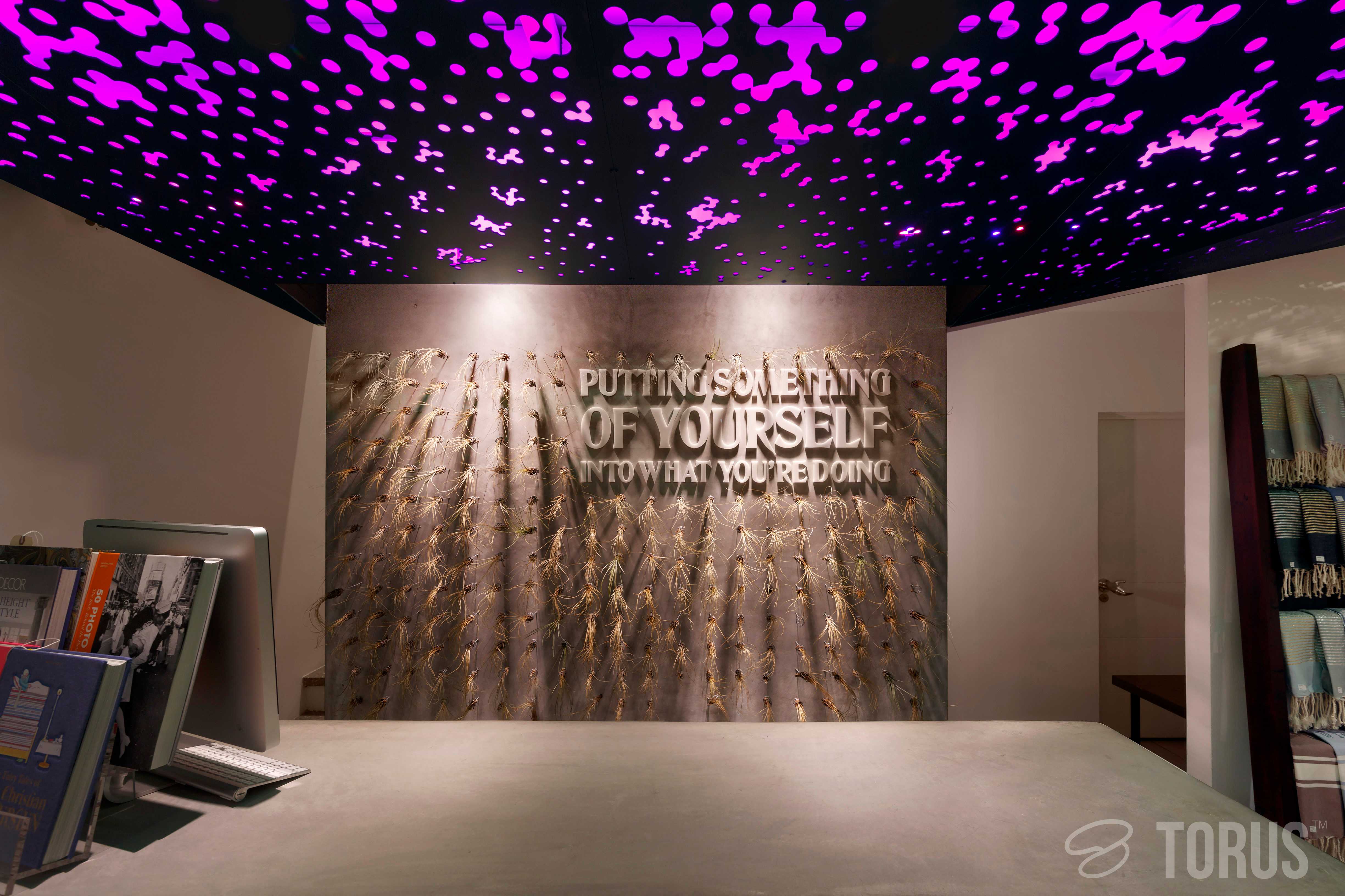 模块化定制家具打造独特零售空间-11