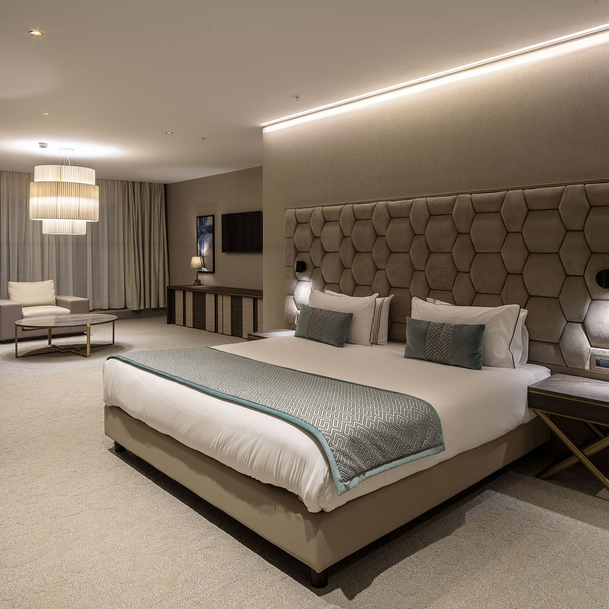 Melia Budva Petrovac 酒店 -  Montenegro，融入环境的灯光设计-5