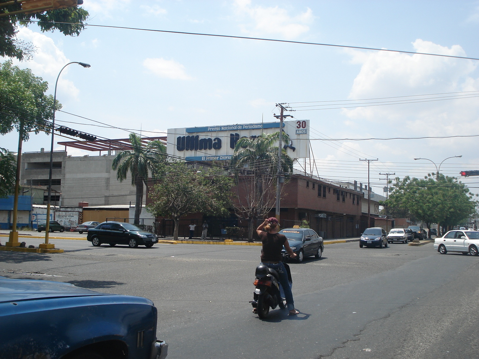 2009 年完工的复合媒体办公大楼设计-11