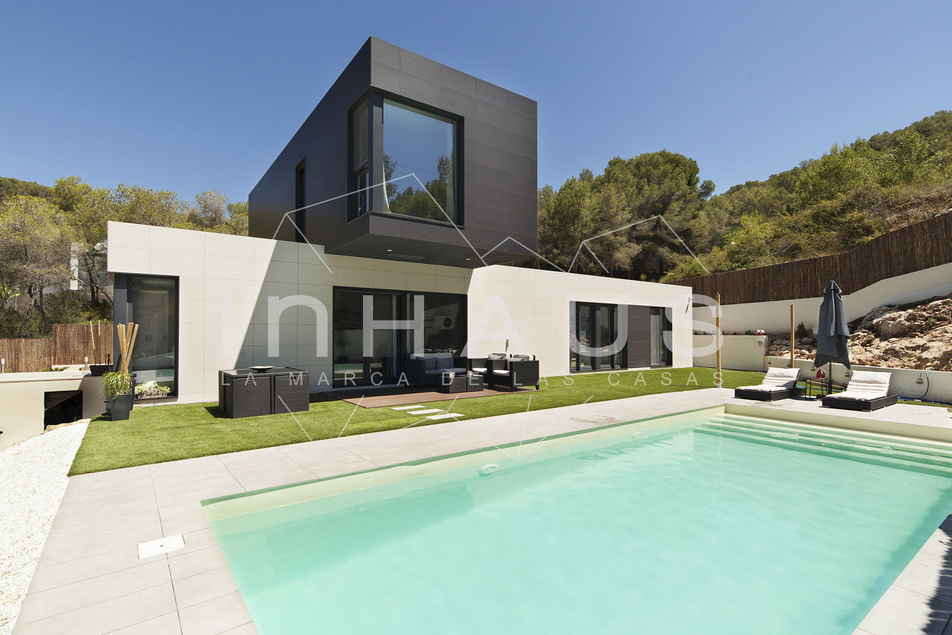 巴塞罗那简约现代模块化别墅-11