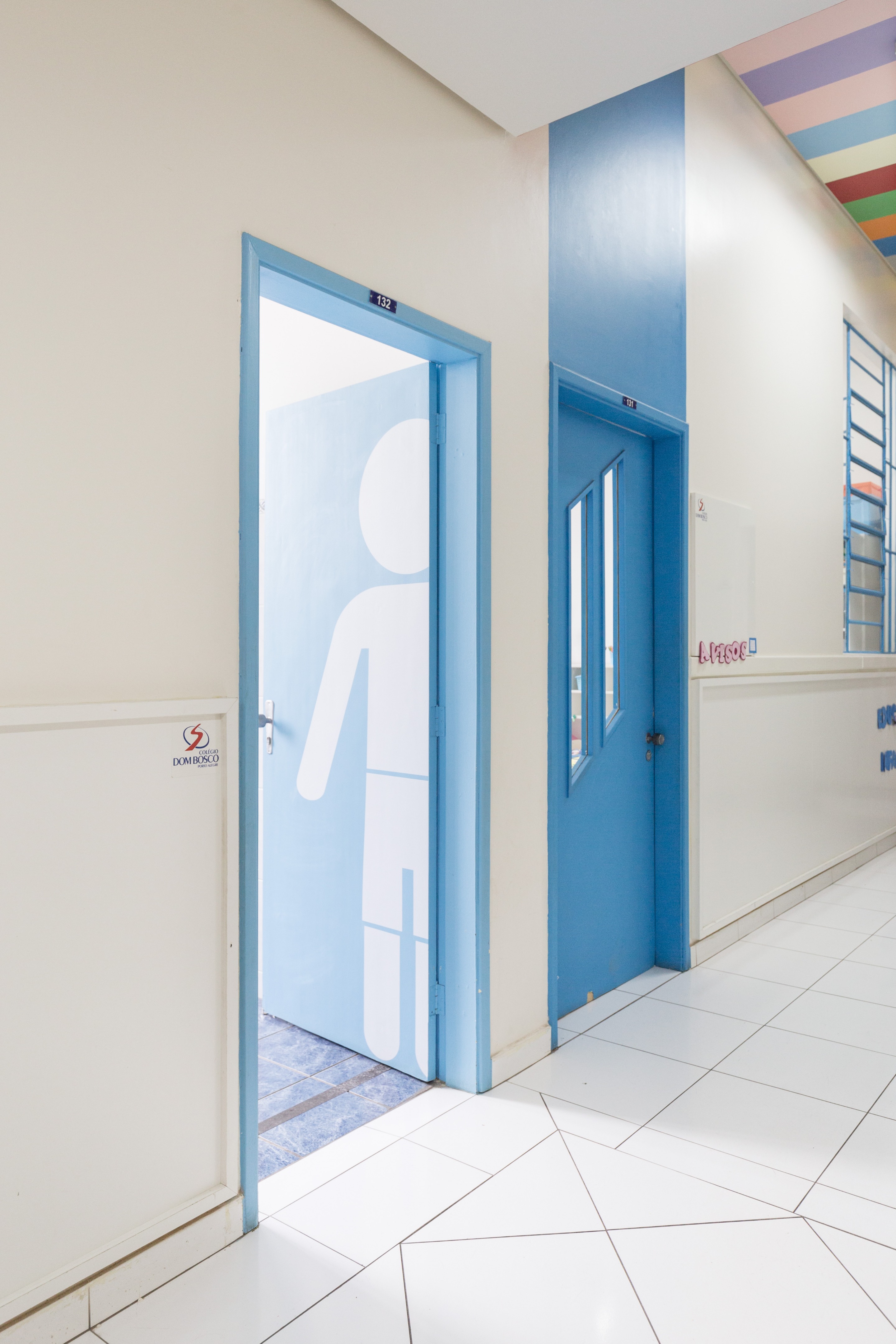 巴西幼儿园色彩斑斓的空间设计-0