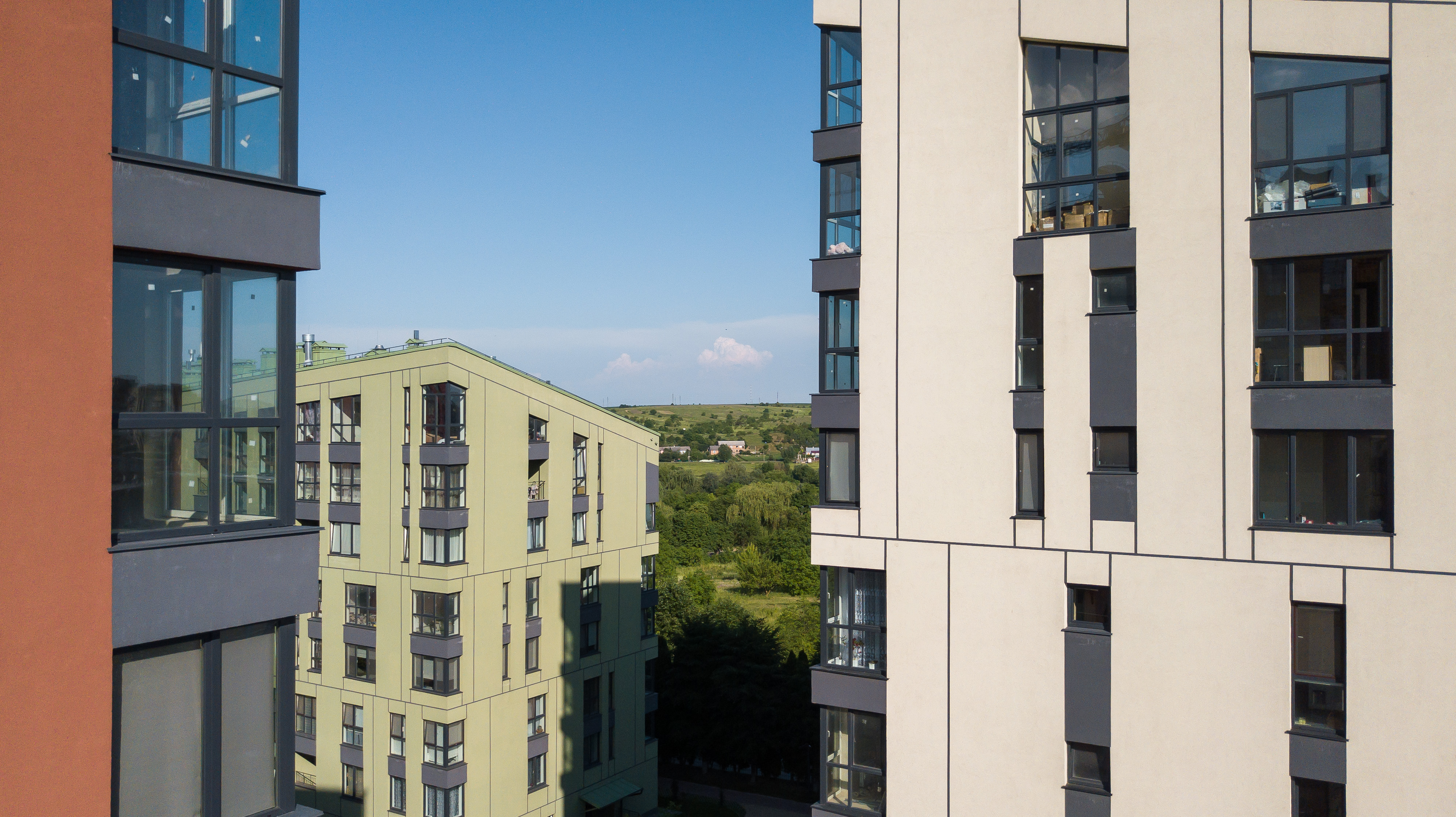 动态光谱住宅 | 斜屋顶的创意表达-4