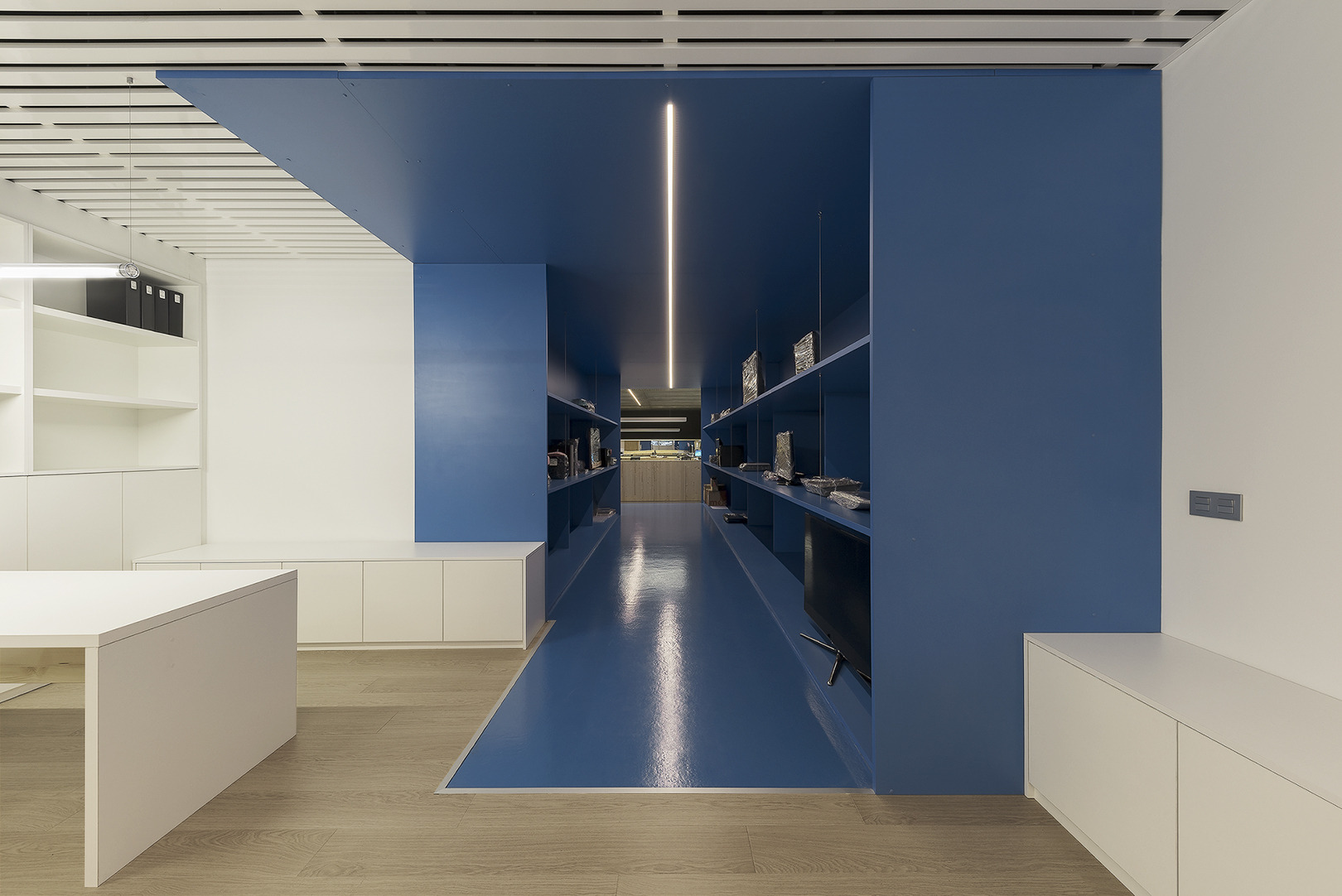 Unitec 维修中心·现代办公空间的巧妙设计-11