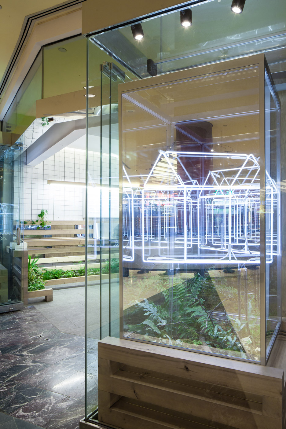 千克工作室为多伦多果汁吧设计雪松内饰-13