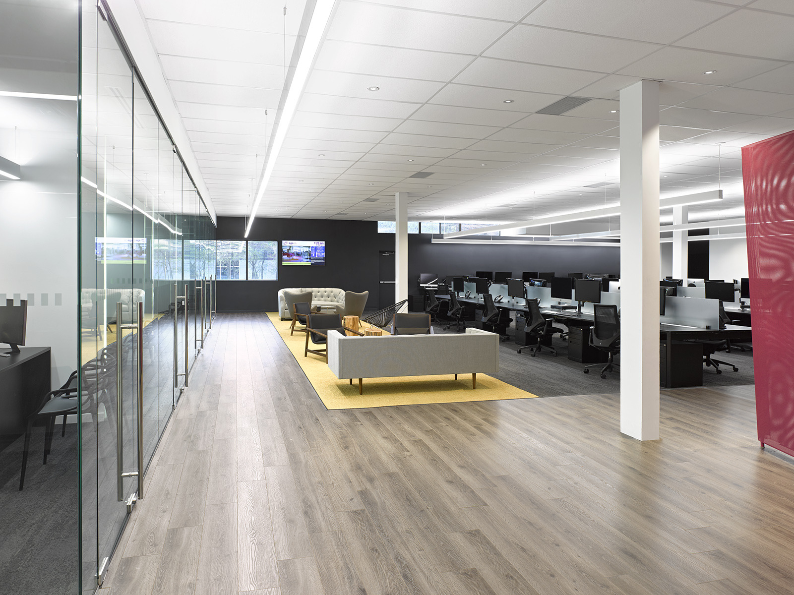 金属网格营造的茶香办公空间-15