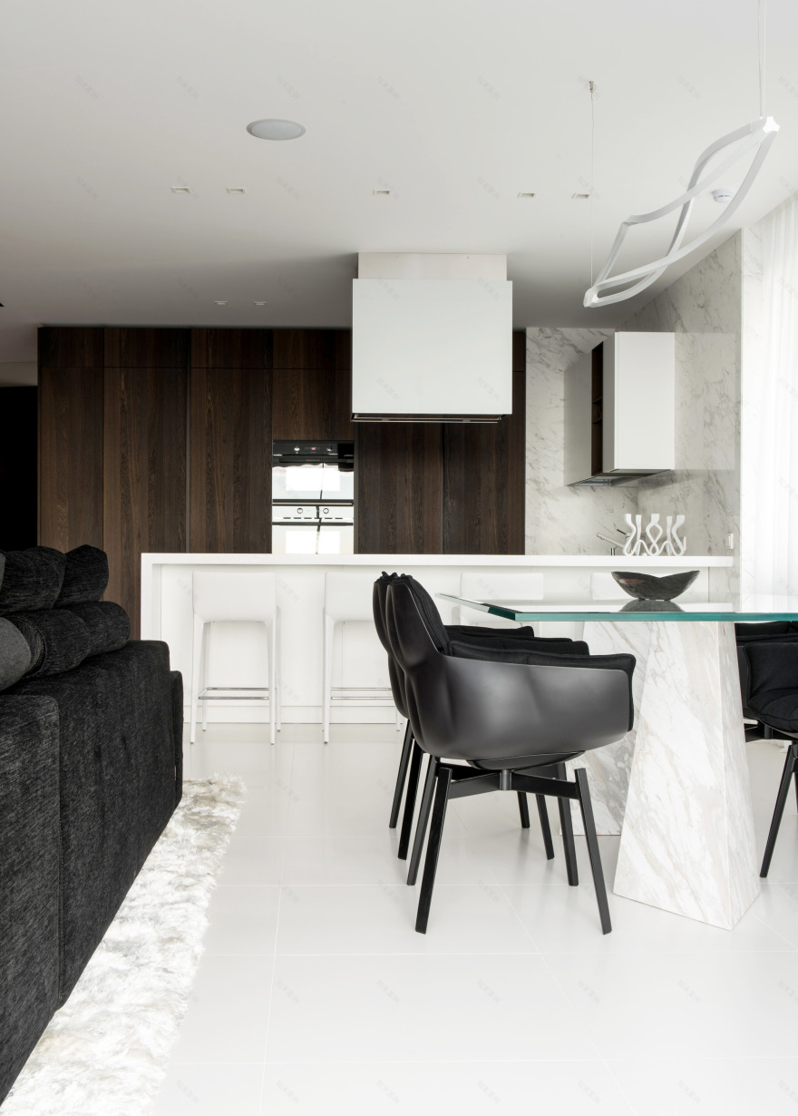 几何矩阵空间 | 暖木与冷玻璃的对比设计-7