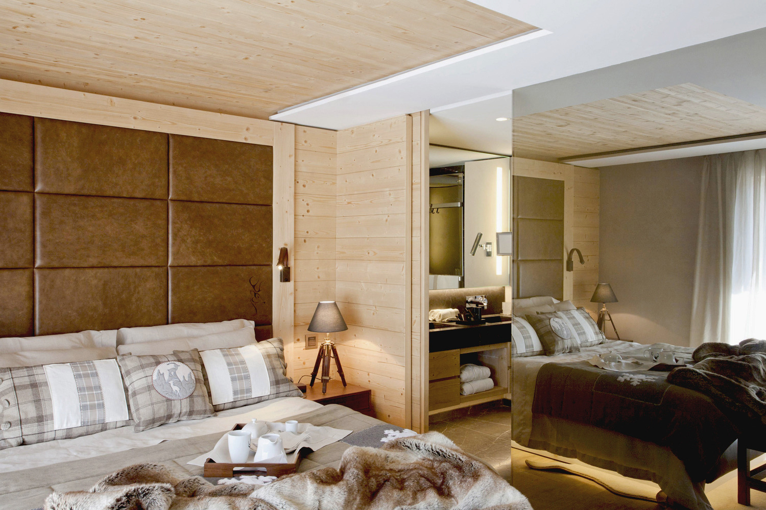 镜像立方体客房-2