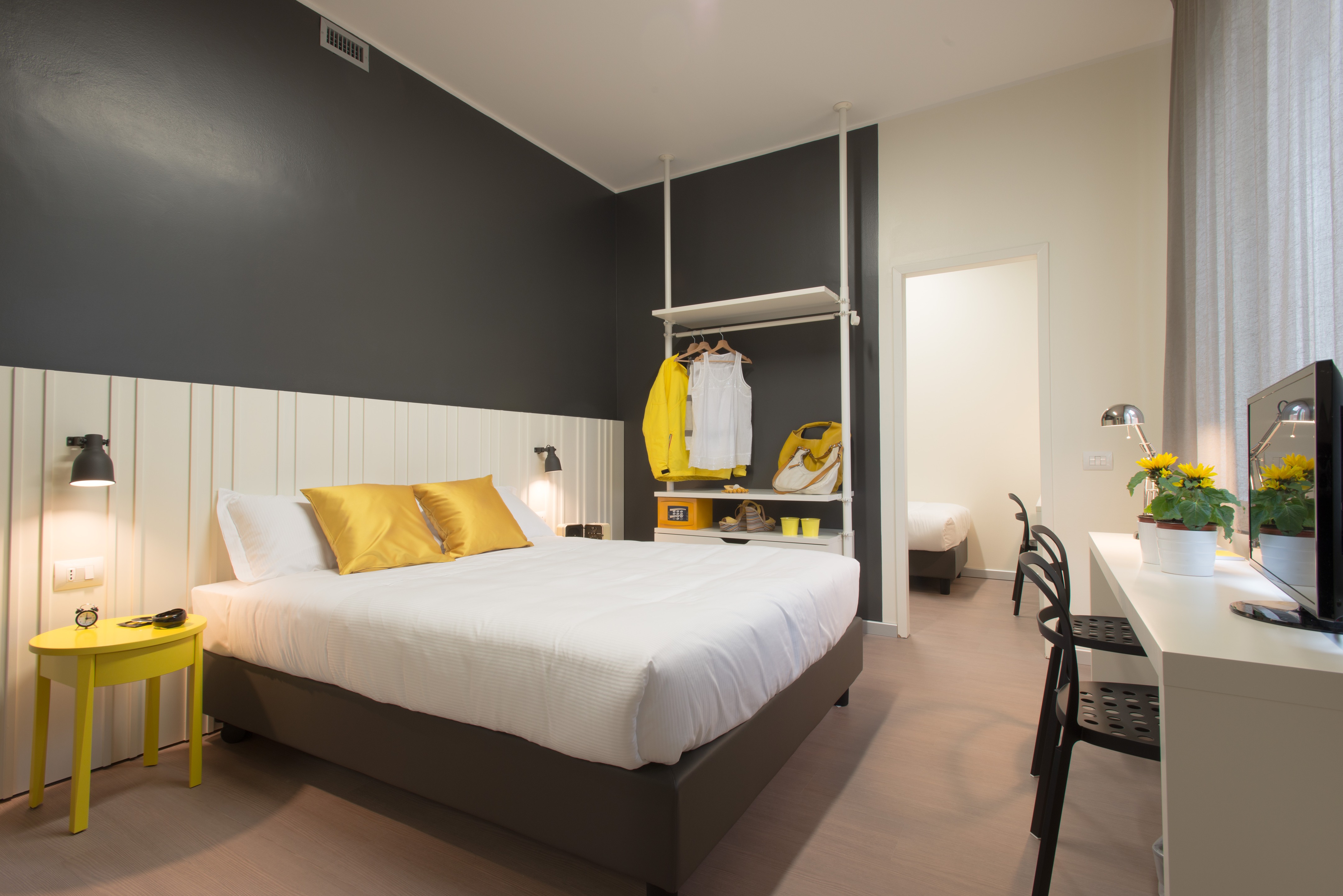 年轻活力,低成本创意的酒店客房设计-12