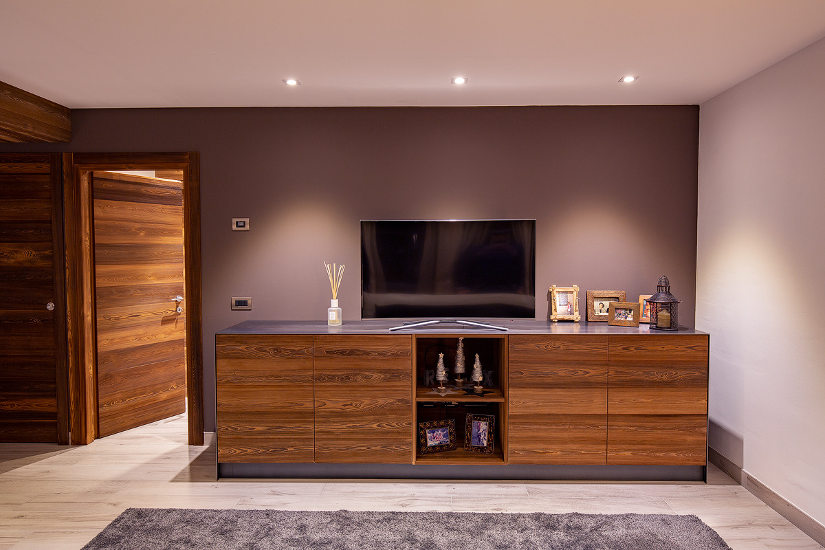 温暖木质与现代铁艺的优雅融合-10