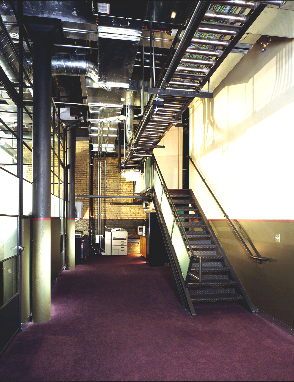 重焕生机的 Compass Marketing 历史仓库办公室设计-2