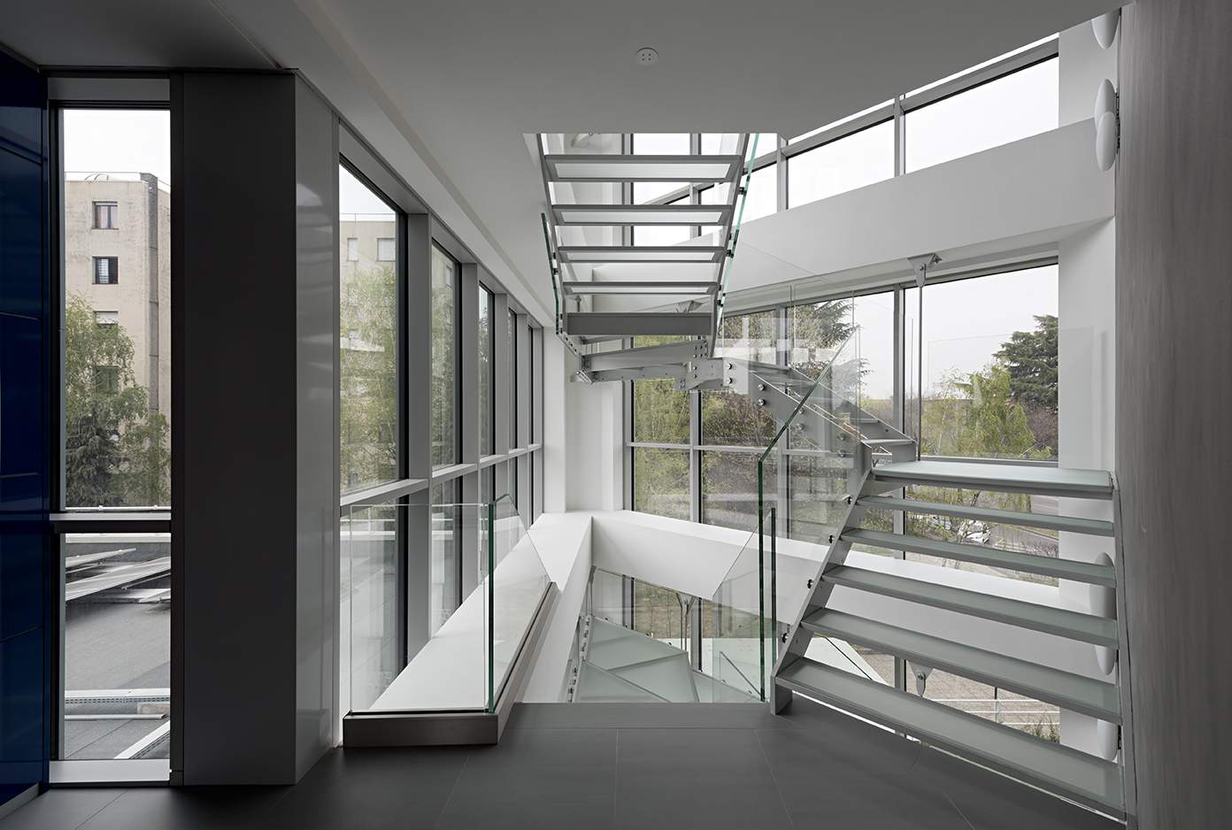 重塑办公空间典范 · 米兰某办公楼翻新-18