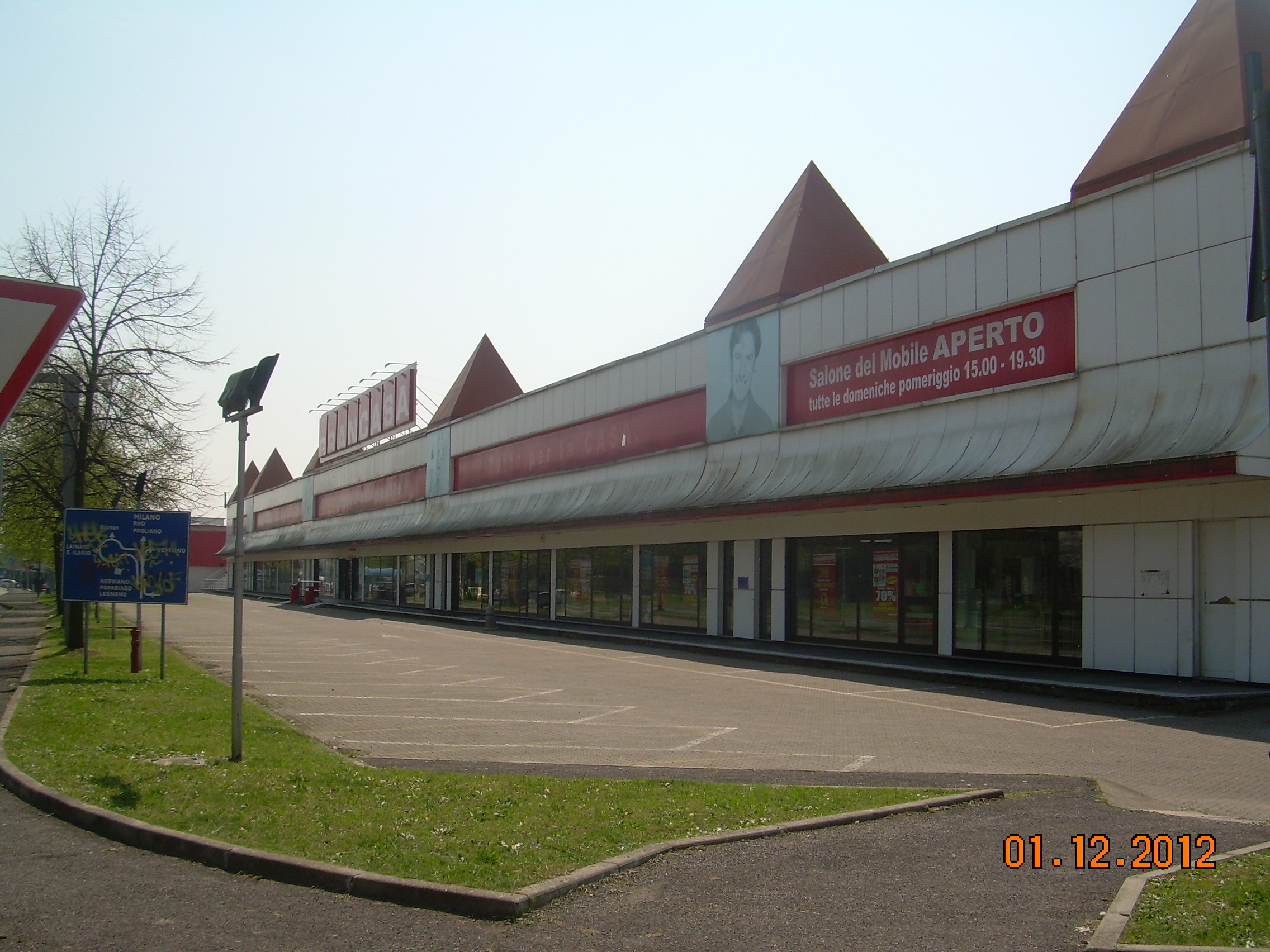 2015 年意大利 nerviano 购物中心翻新-4