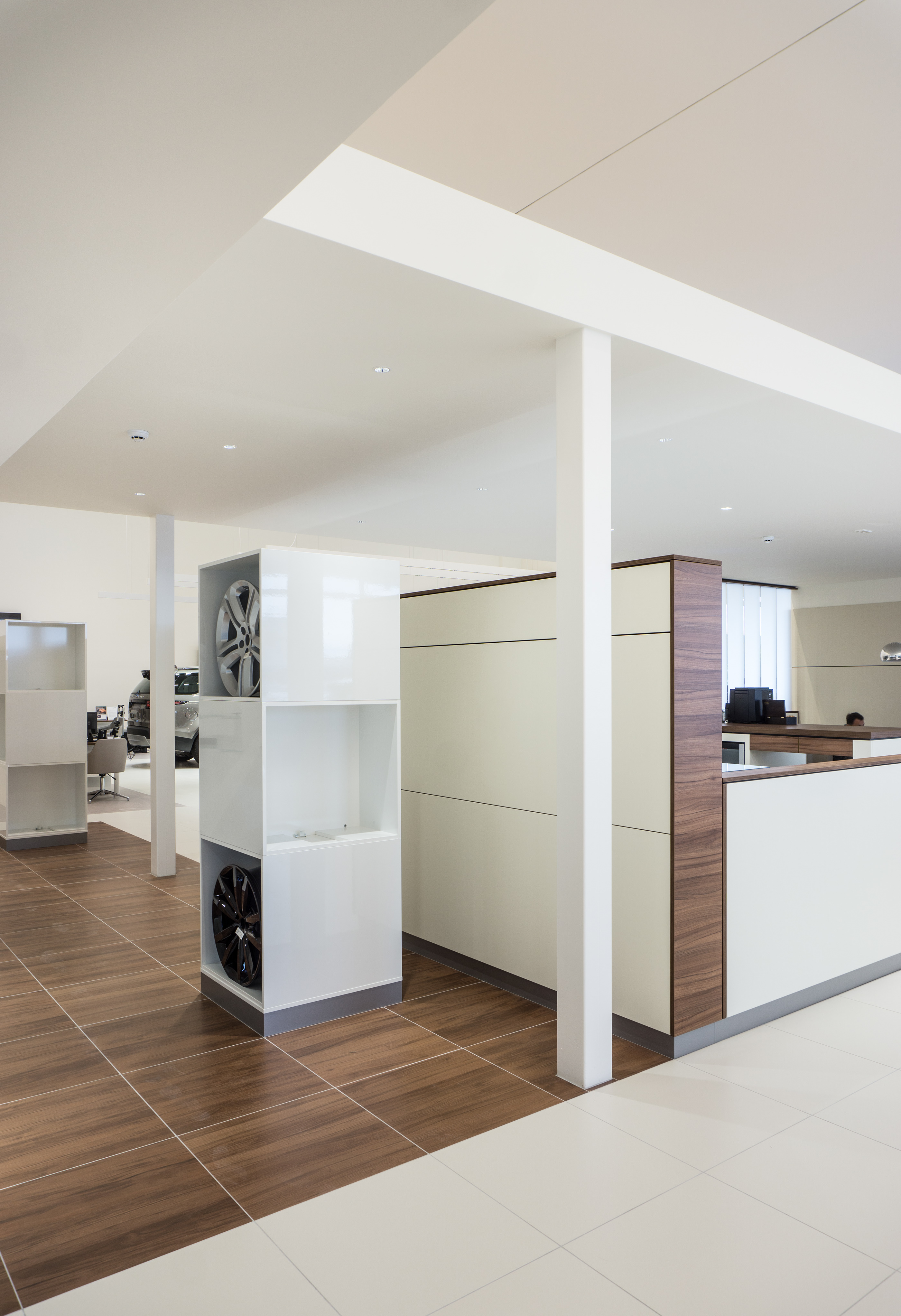 INCHCAPE - Jaguar/Landrover Showroom interior-25