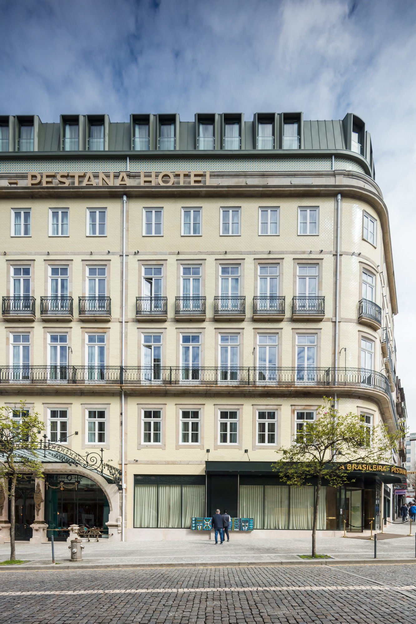 葡萄牙波尔图历史建筑“A Brasileira”酒店的修复与新生-4