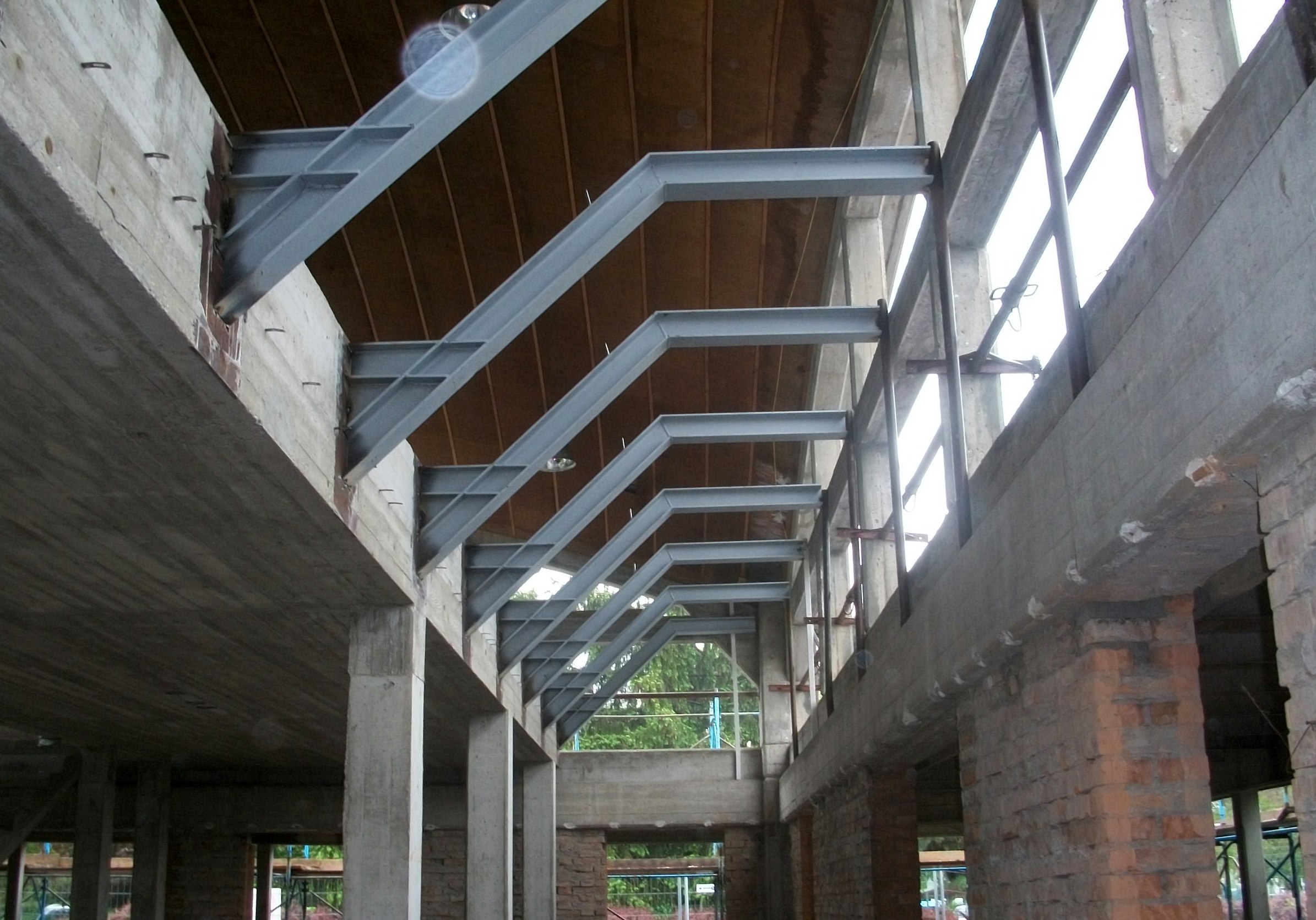 2011 年建设的多功能文化中心——O.S.E.A-20