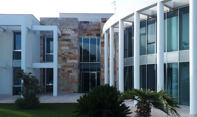 环保理念融入建筑,传统风格与现代设计结合的办公中心-4