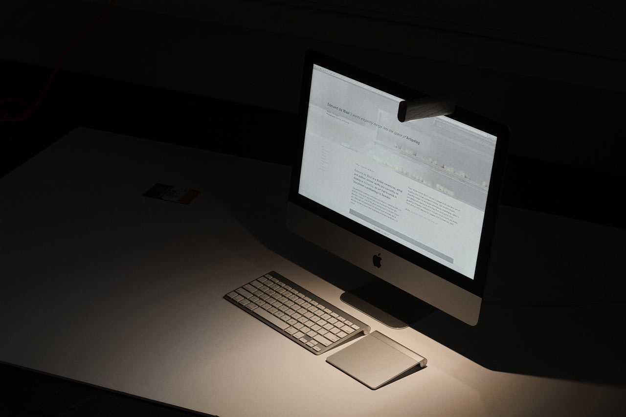 Grph Minimalist USB Light for the iMac by MASSESS-7