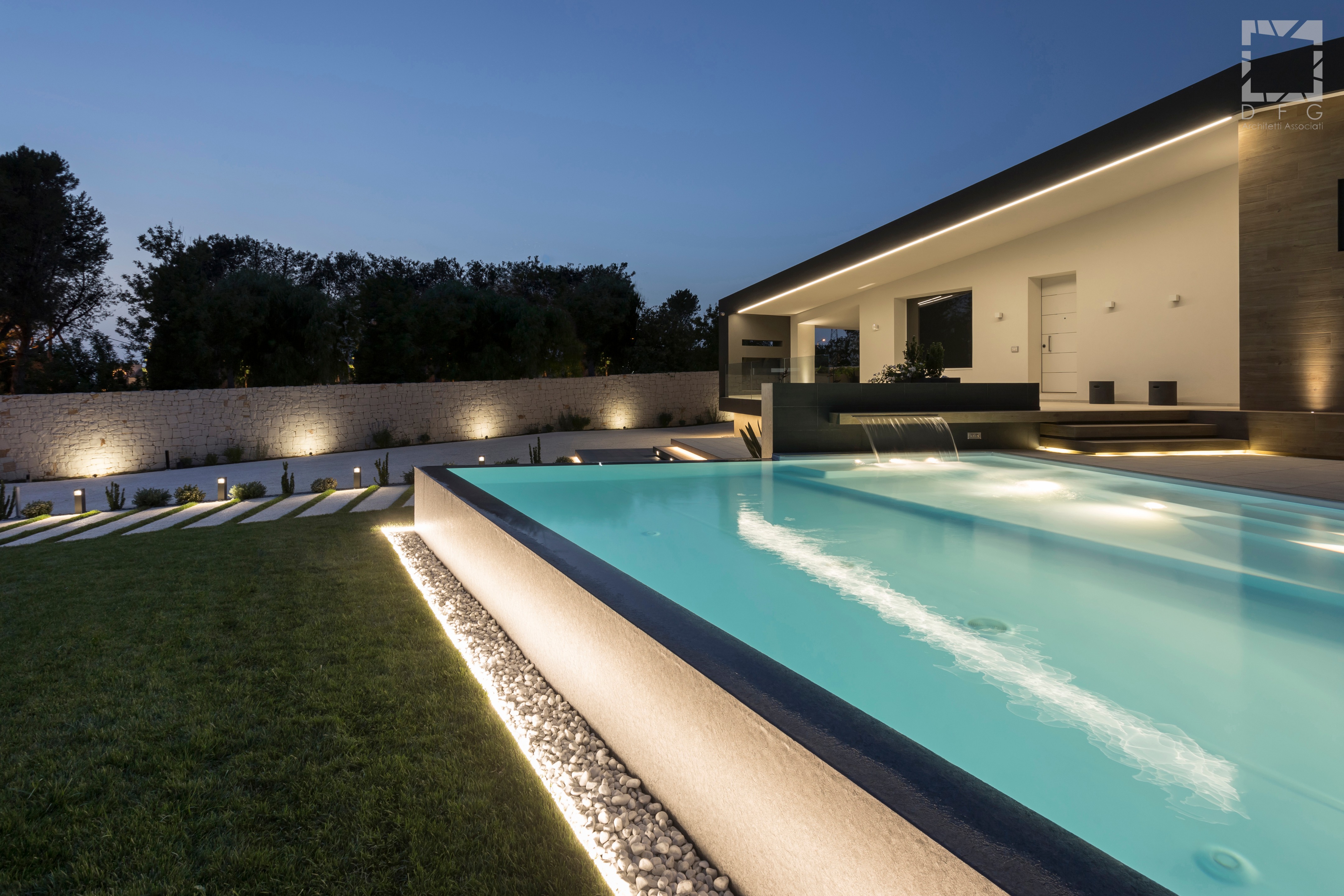 乡间别墅的屋顶奇观-0