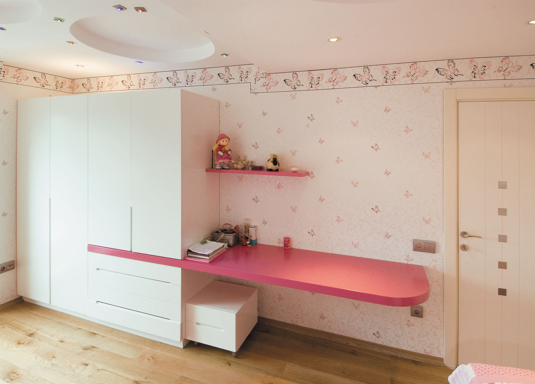 定制家具与自然融合的山间别墅设计-10