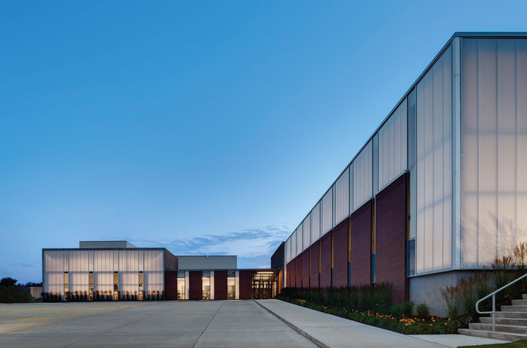 爱荷华州农村校园扩建,城市与乡村视觉对话-11