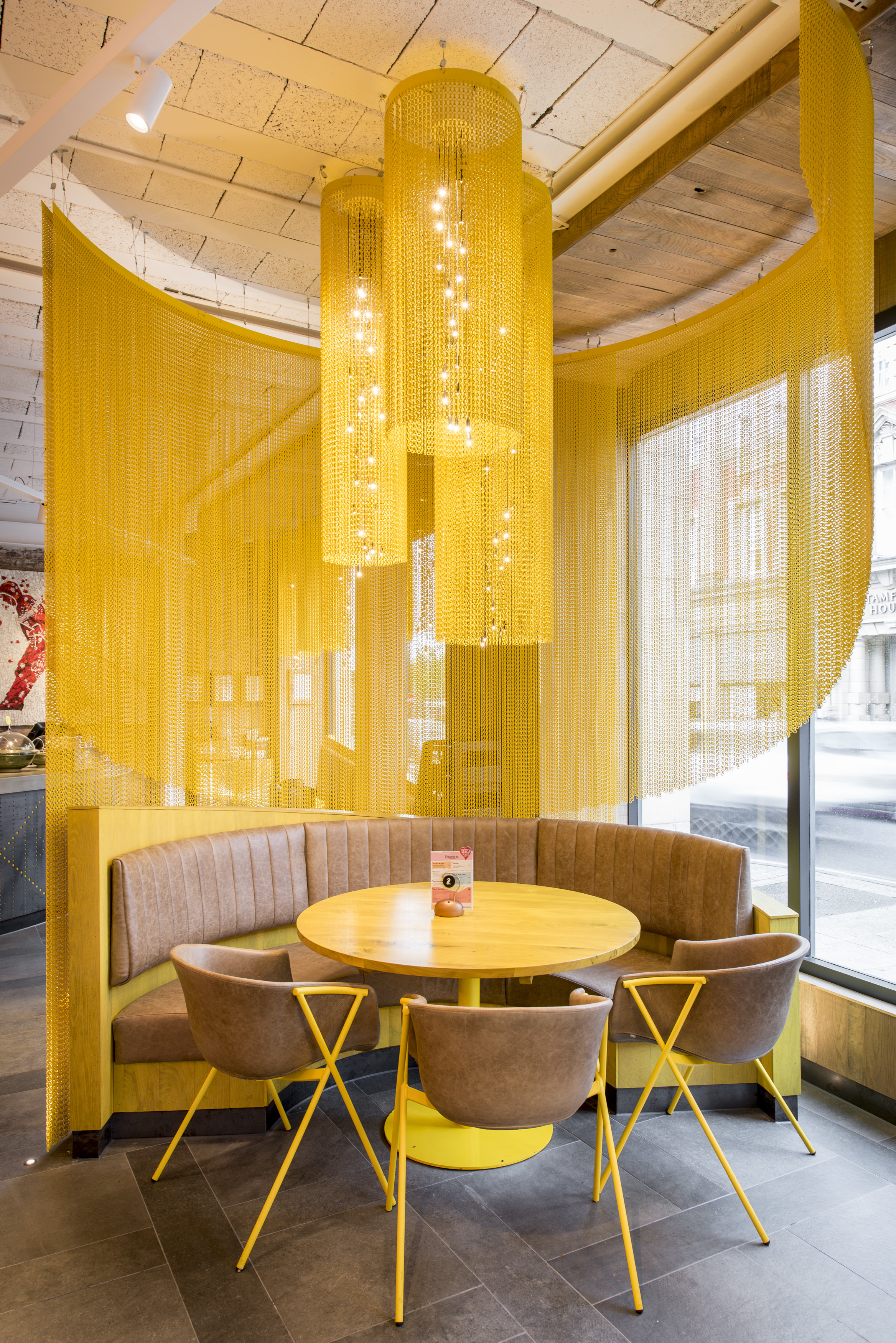 南非连锁餐厅 Nando's 的定制设计-2