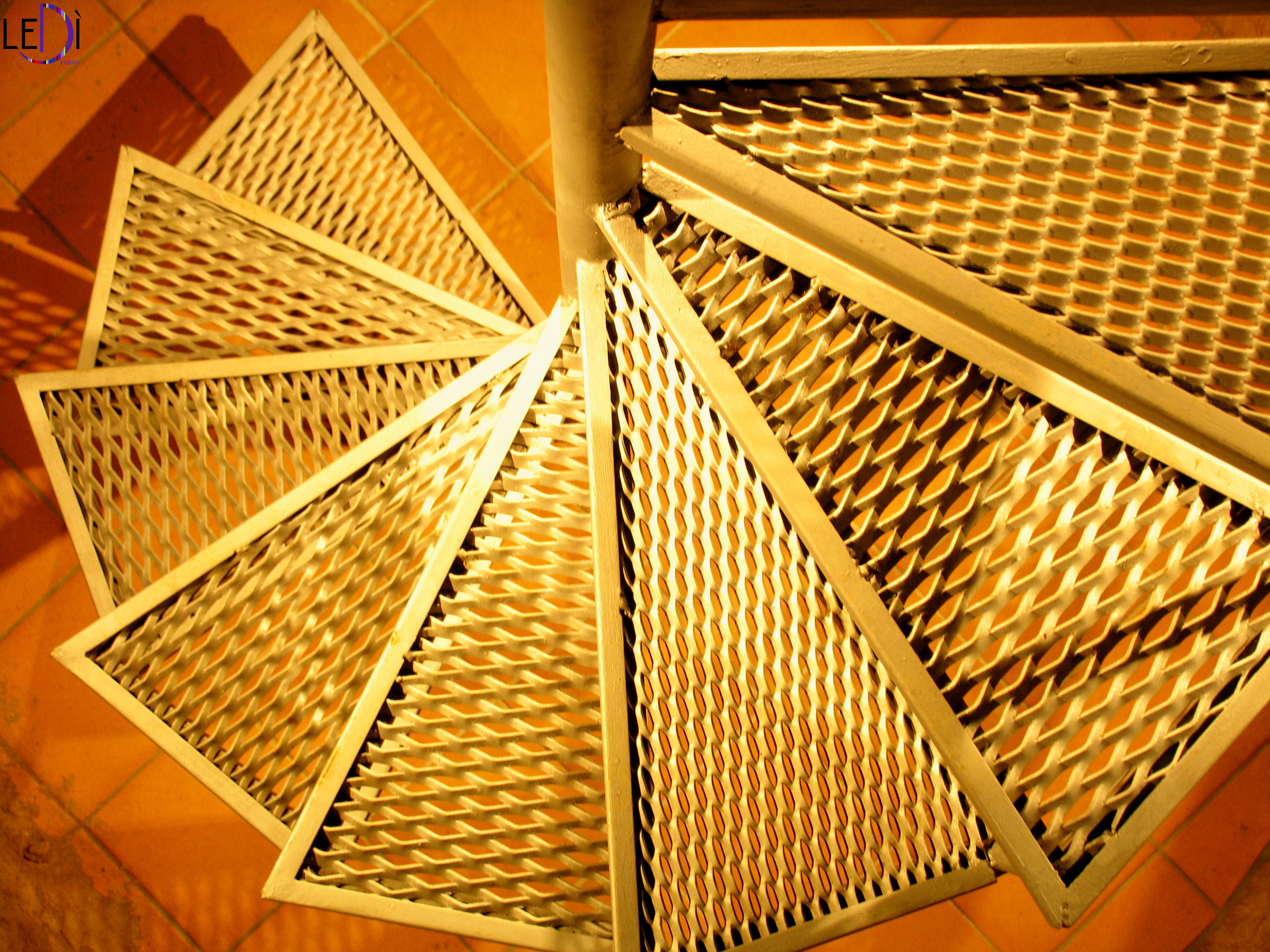 地下室秘境 · 玻璃盒中的彩色世界-4