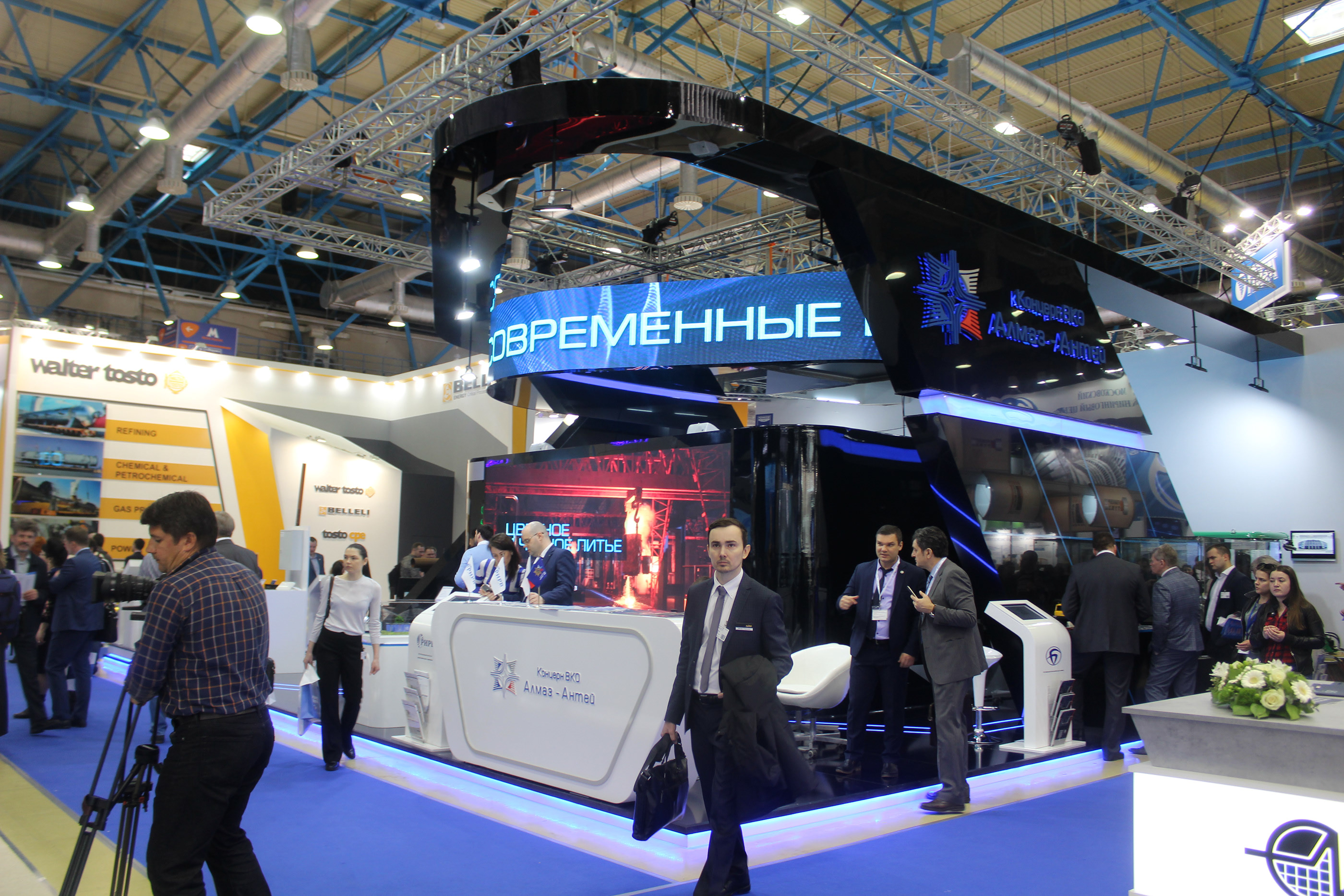 Exclusive Exhibition Stand for the Almaz-Antey-11