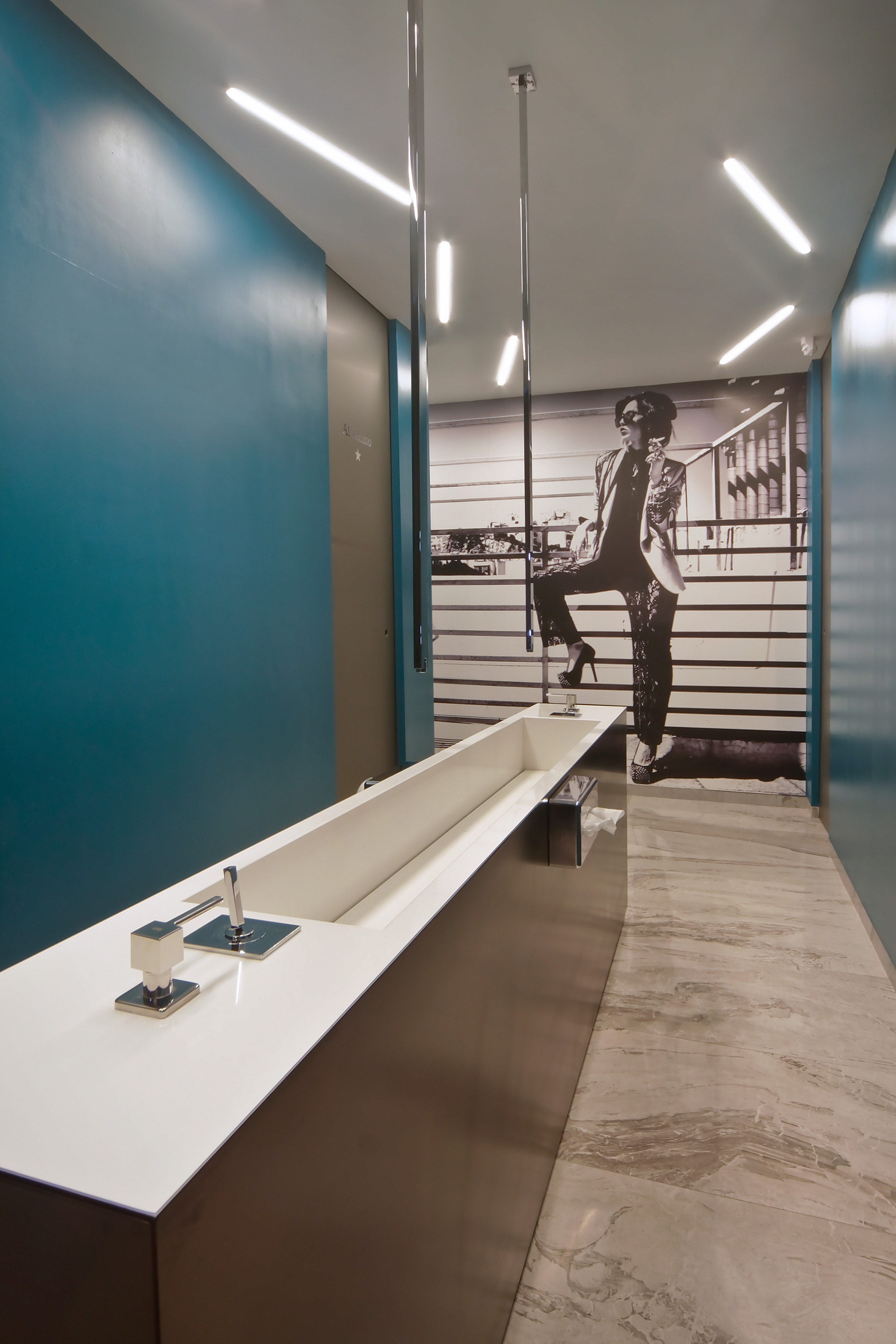 融合科技与复古的现代办公室设计-26