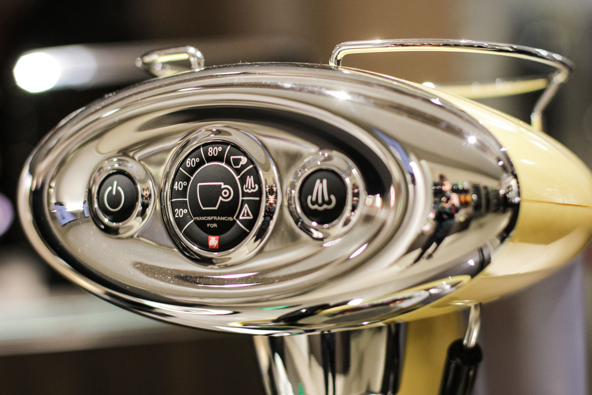 优雅珠宝般的咖啡店设计-24