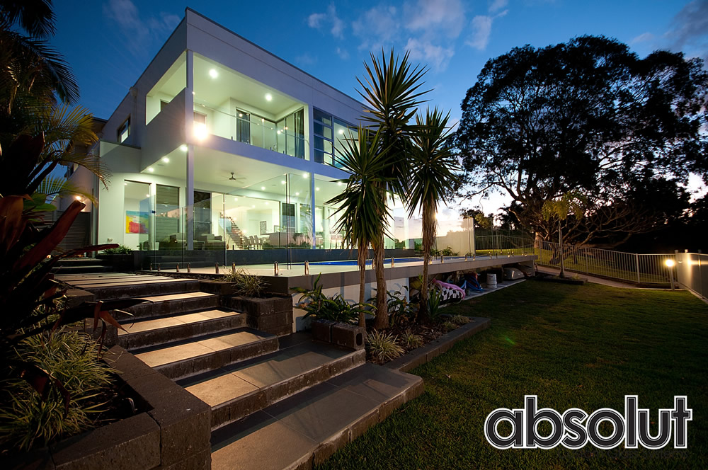 无框玻璃现代住宅设计-3