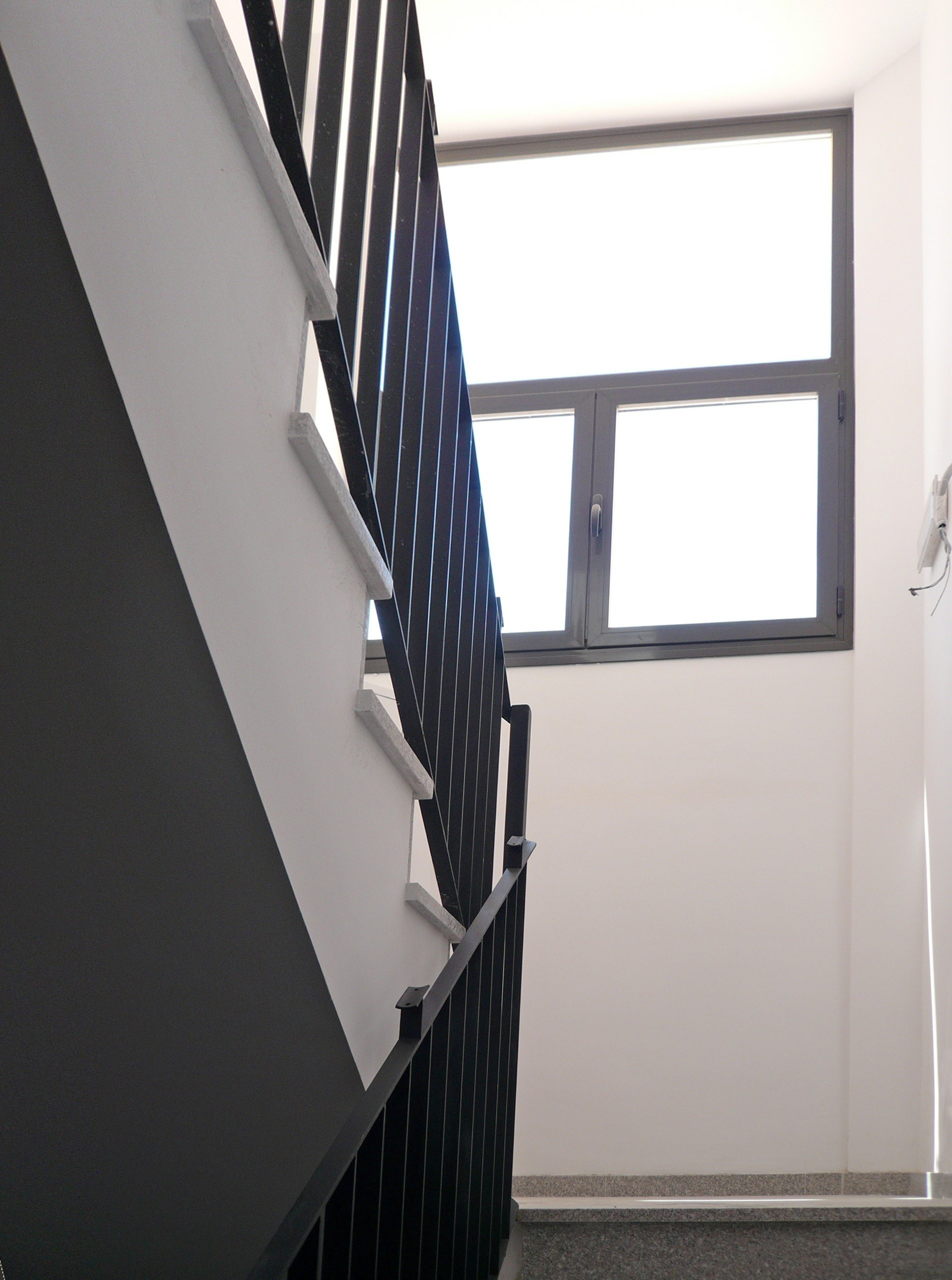 城市夹缝中的精致公寓楼-44