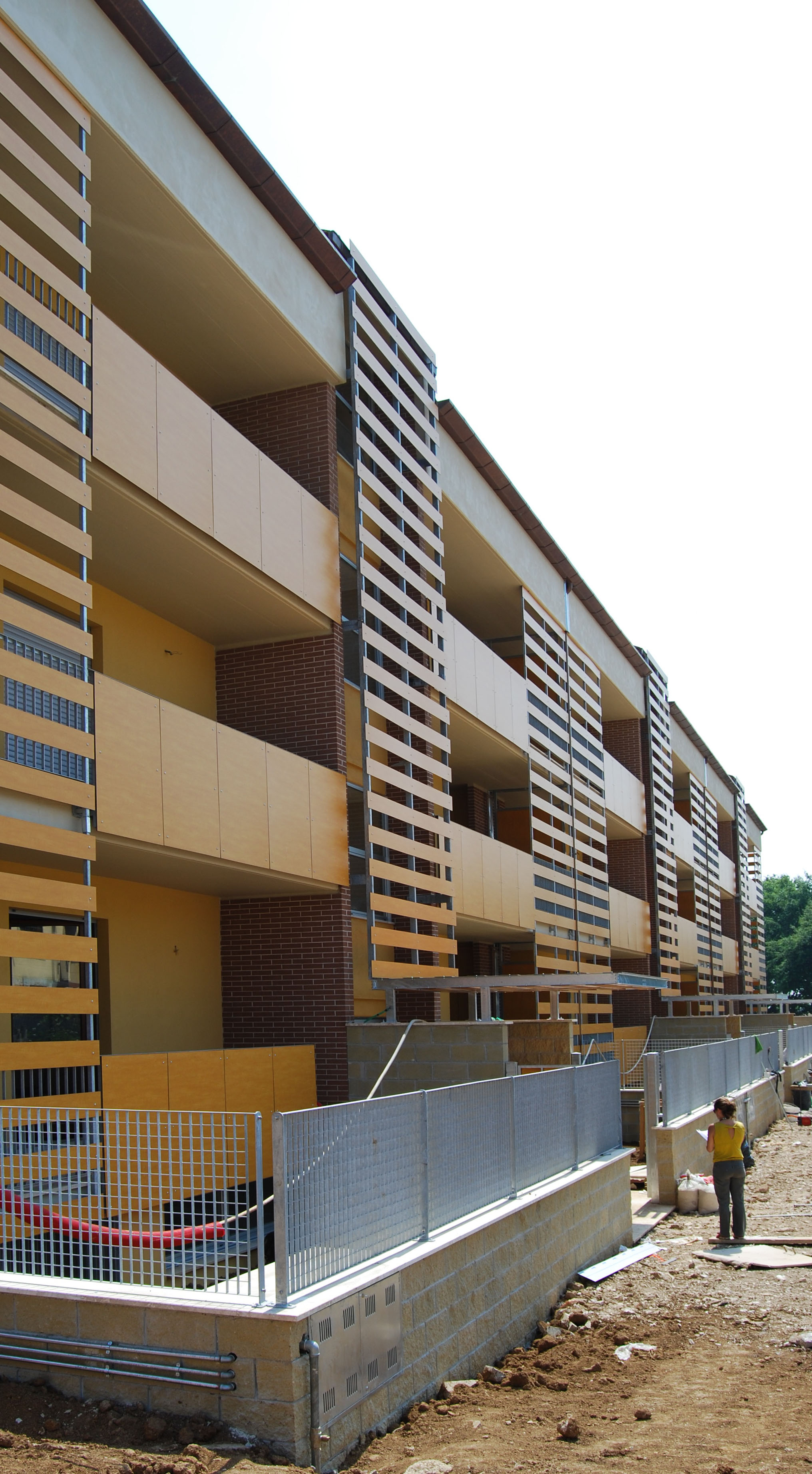 创新材料与节能设计的多家庭住宅-1