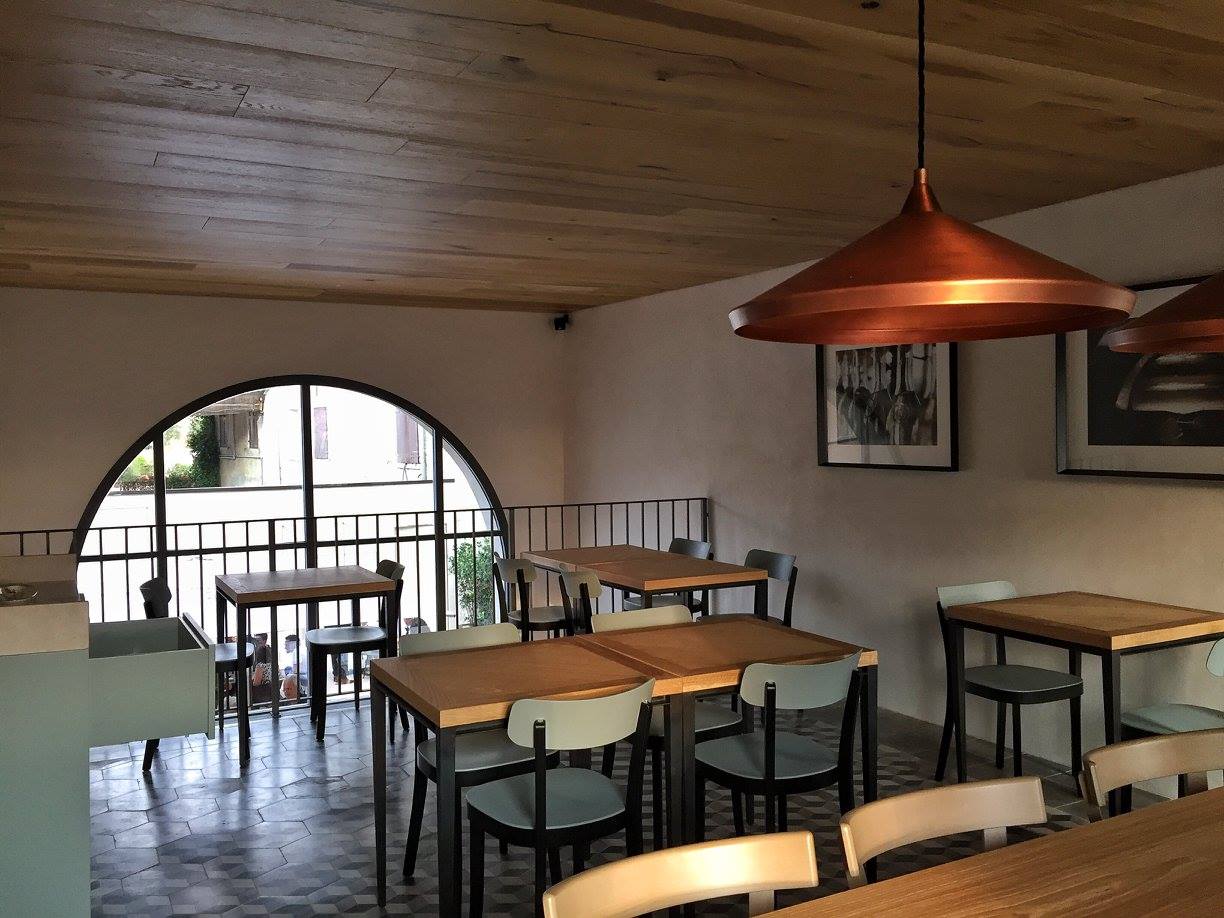 意大利百年酒厂变身复古咖啡馆-1