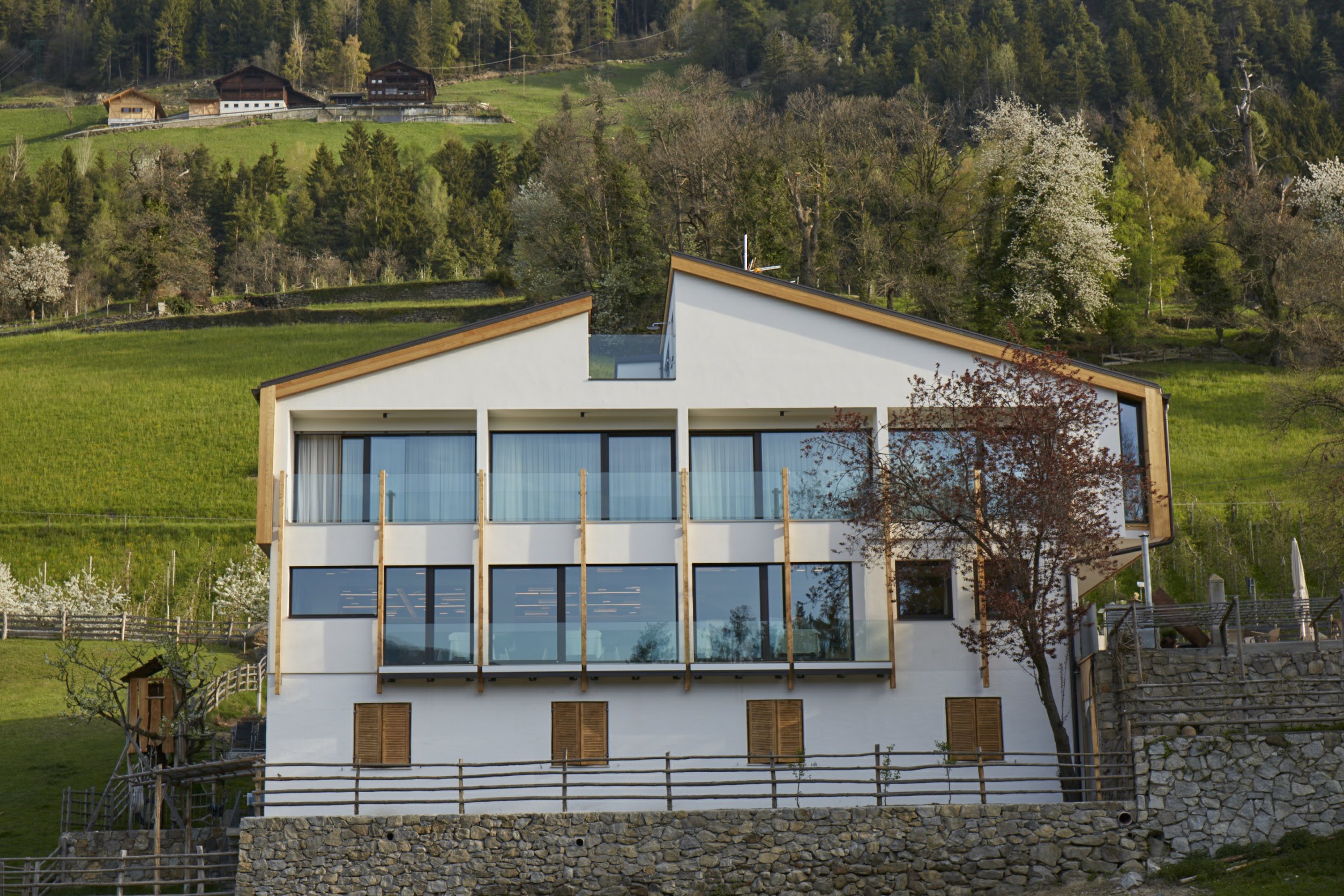 高山上的豪华餐厅-9