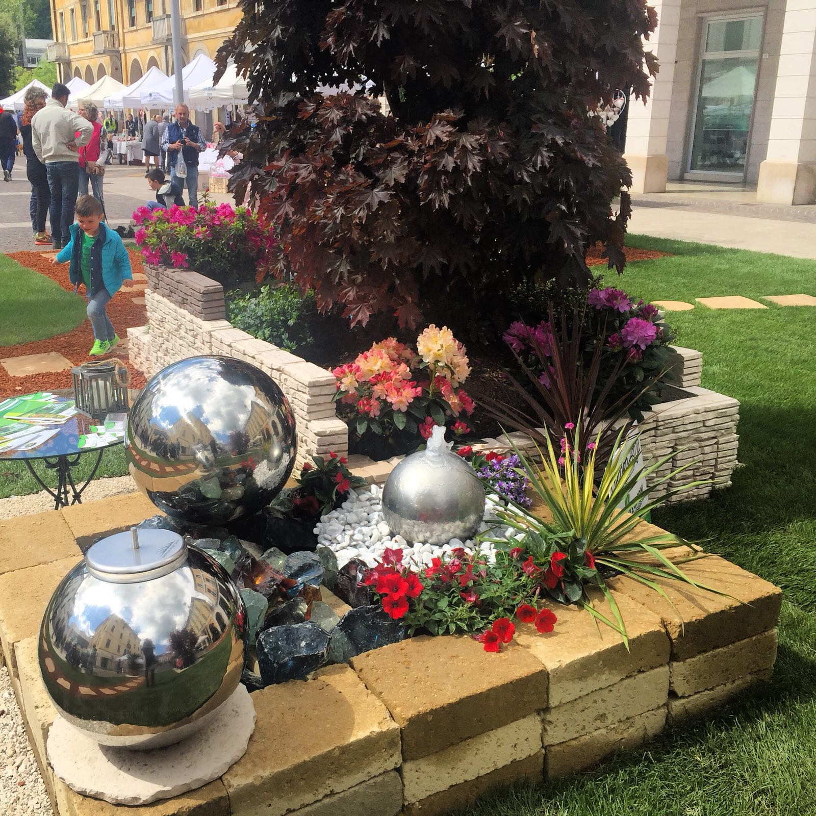 2016 年意大利公共广场家具定制案例-13