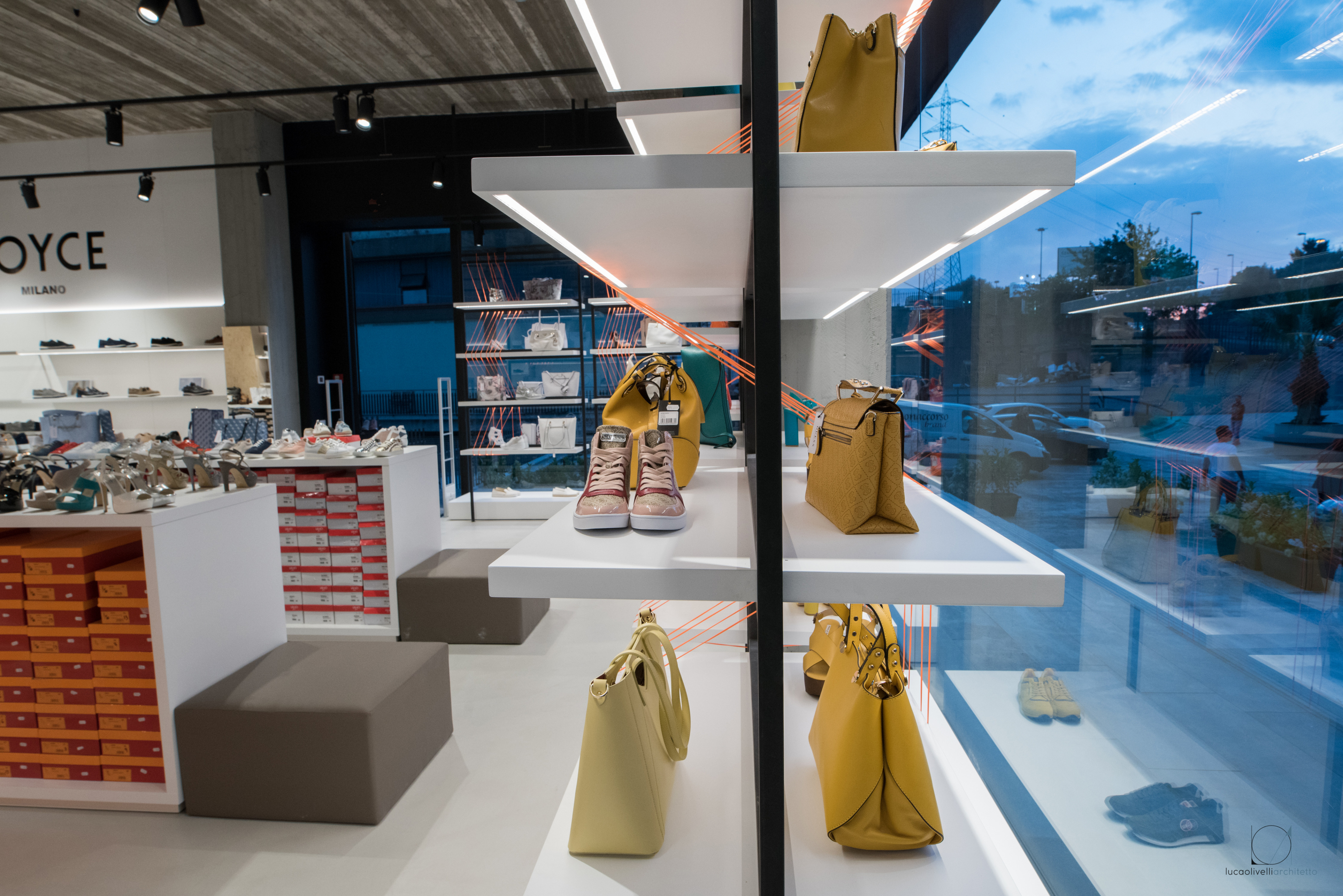 2018 年博纳科索品牌折扣店室内设计-13