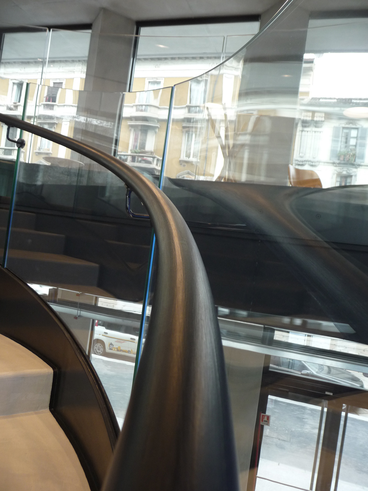 微软米兰新总部螺旋楼梯设计-9