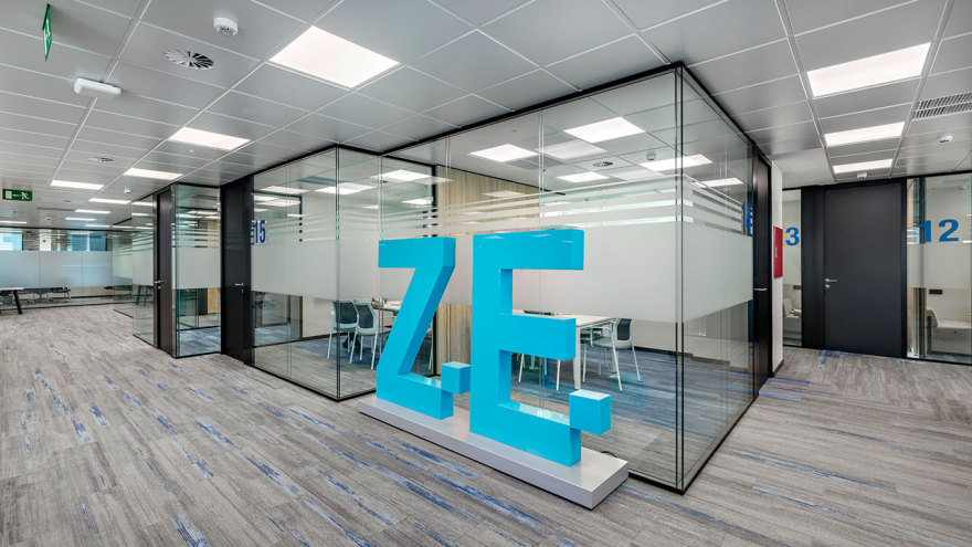 "雷诺汽车新总部 | 功能性、创新与舒适的办公空间"-3